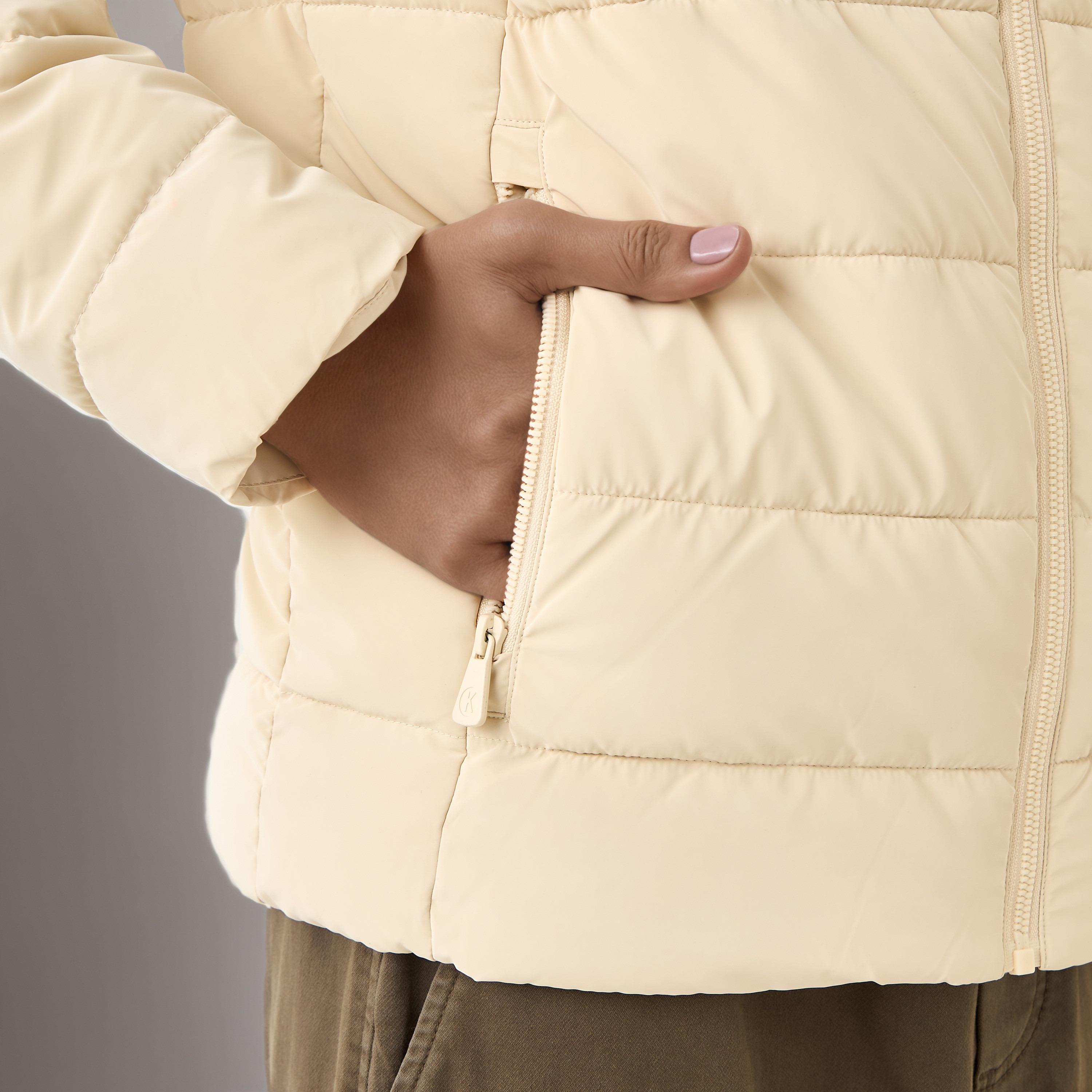 جاكيت منفوخ بقصّة عادية وقبعة للرجال من كابا-men-clothing-jacketsandblazers-jackets-image-4