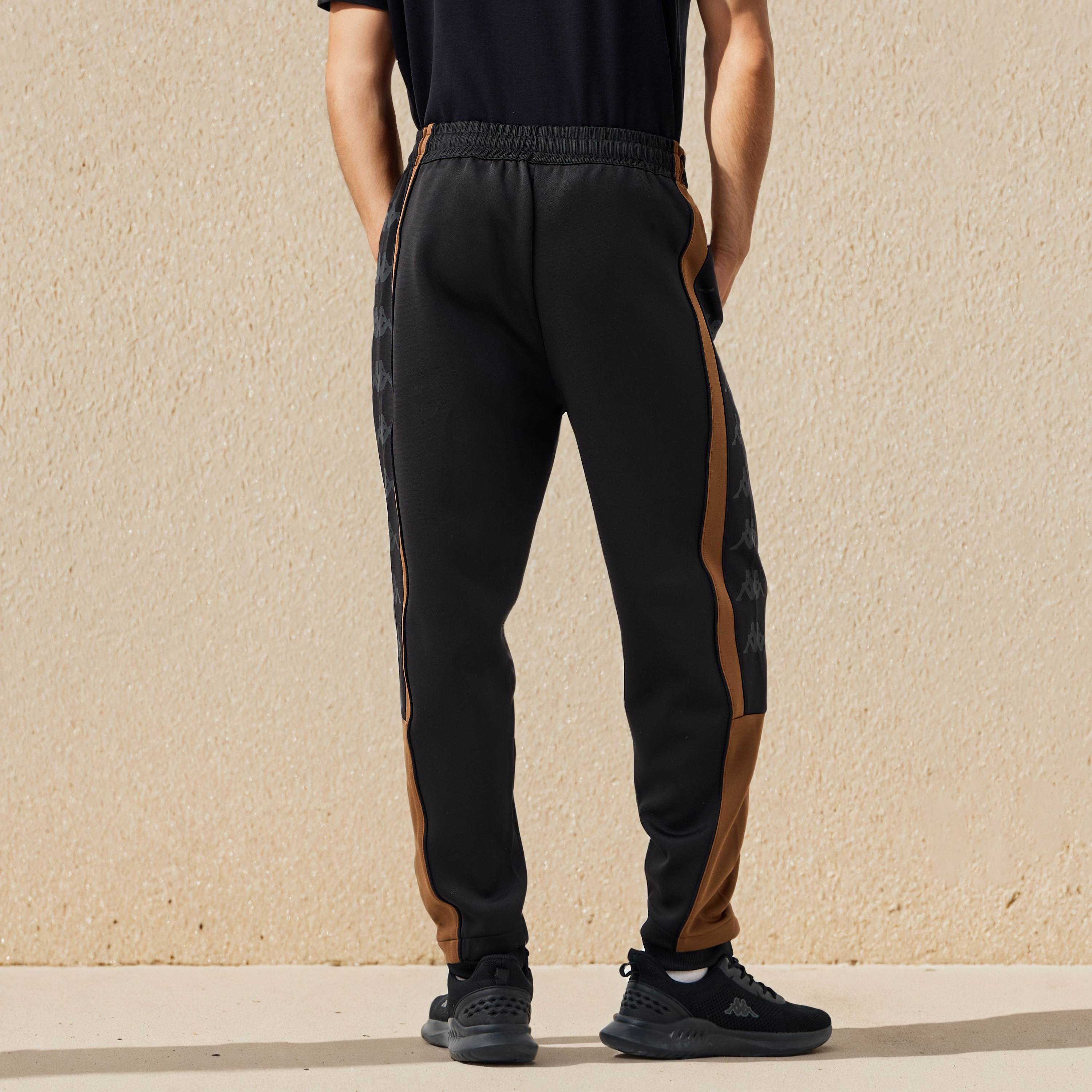بنطلون رياضي بطبعات للرجال من كابا-men-clothing-sportswearandactivewear-bottoms-joggers-image-5