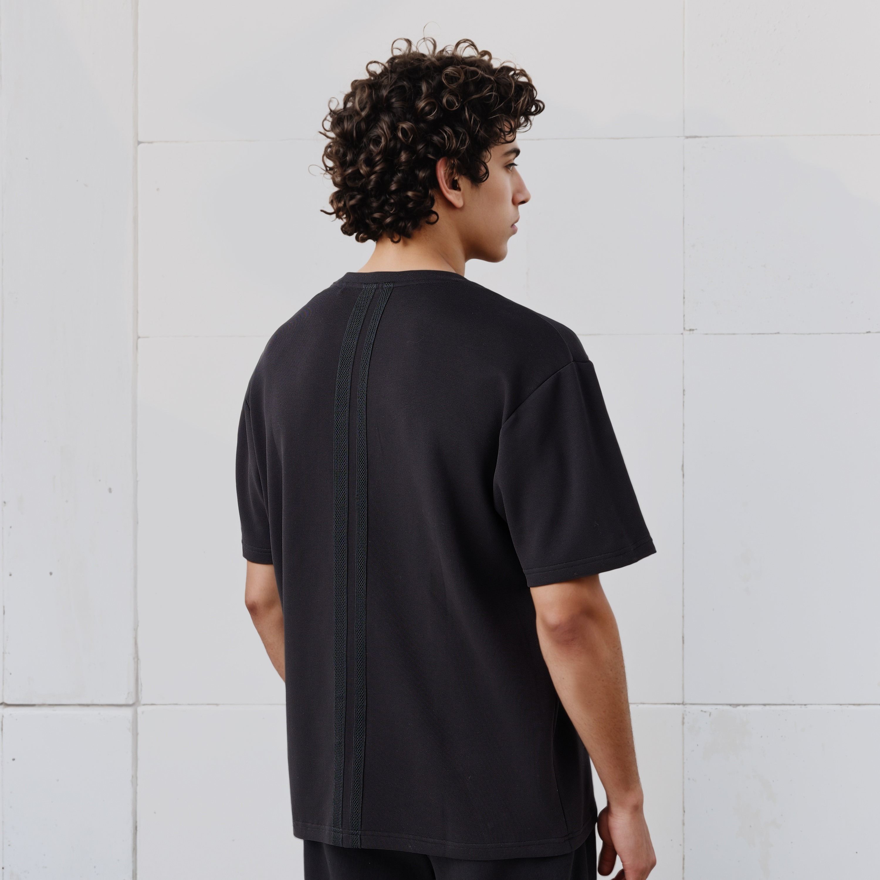 تيشيرت رجالي بزينة شريط من كابا-men-clothing-sportswearandactivewear-tshirtsandpolos-image-3