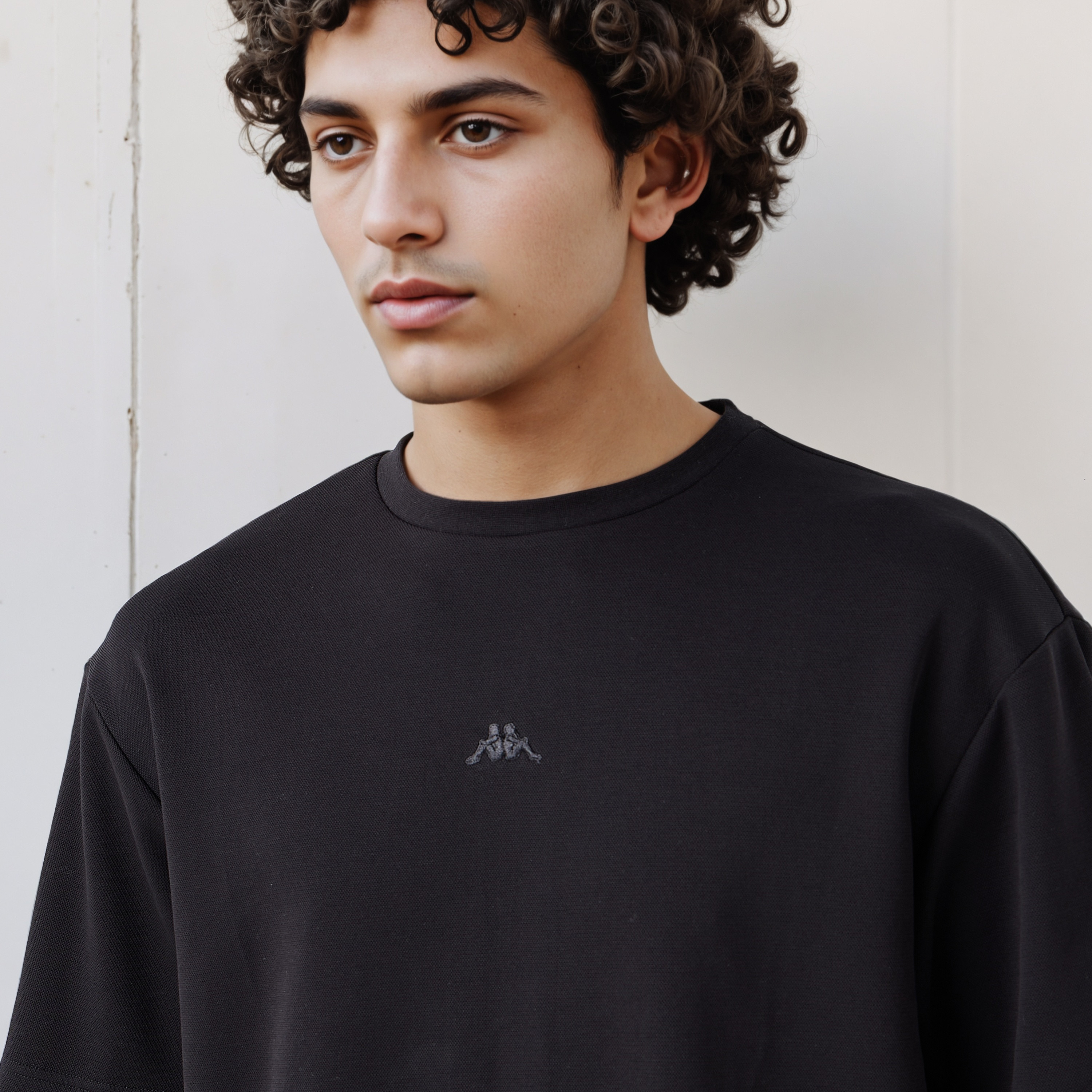 تيشيرت رجالي بزينة شريط من كابا-men-clothing-sportswearandactivewear-tshirtsandpolos-image-4