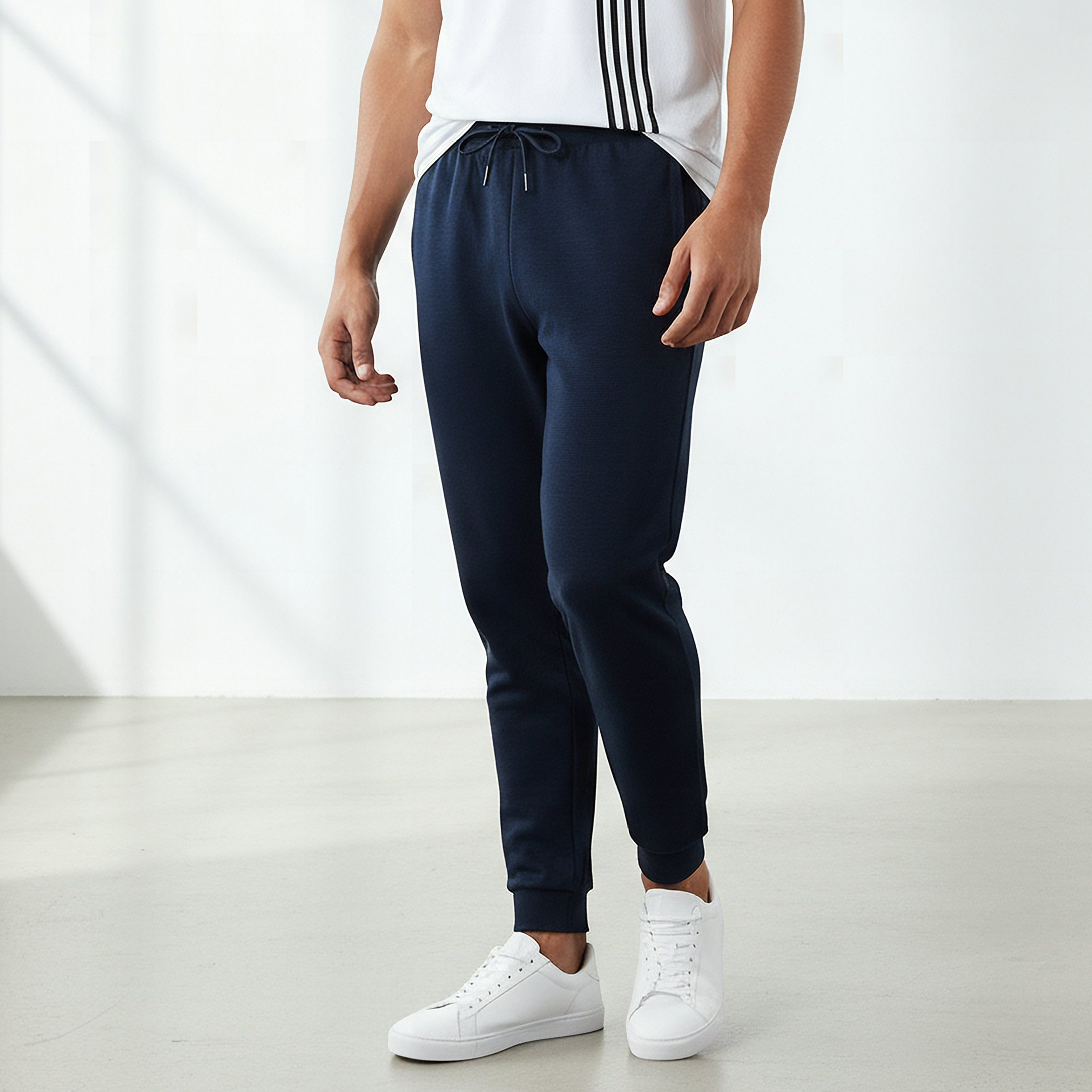 بنطلون رياضي رجالي أساسي برباط إغلاق من كابا-men-clothing-sportswearandactivewear-bottoms-joggers-image-1