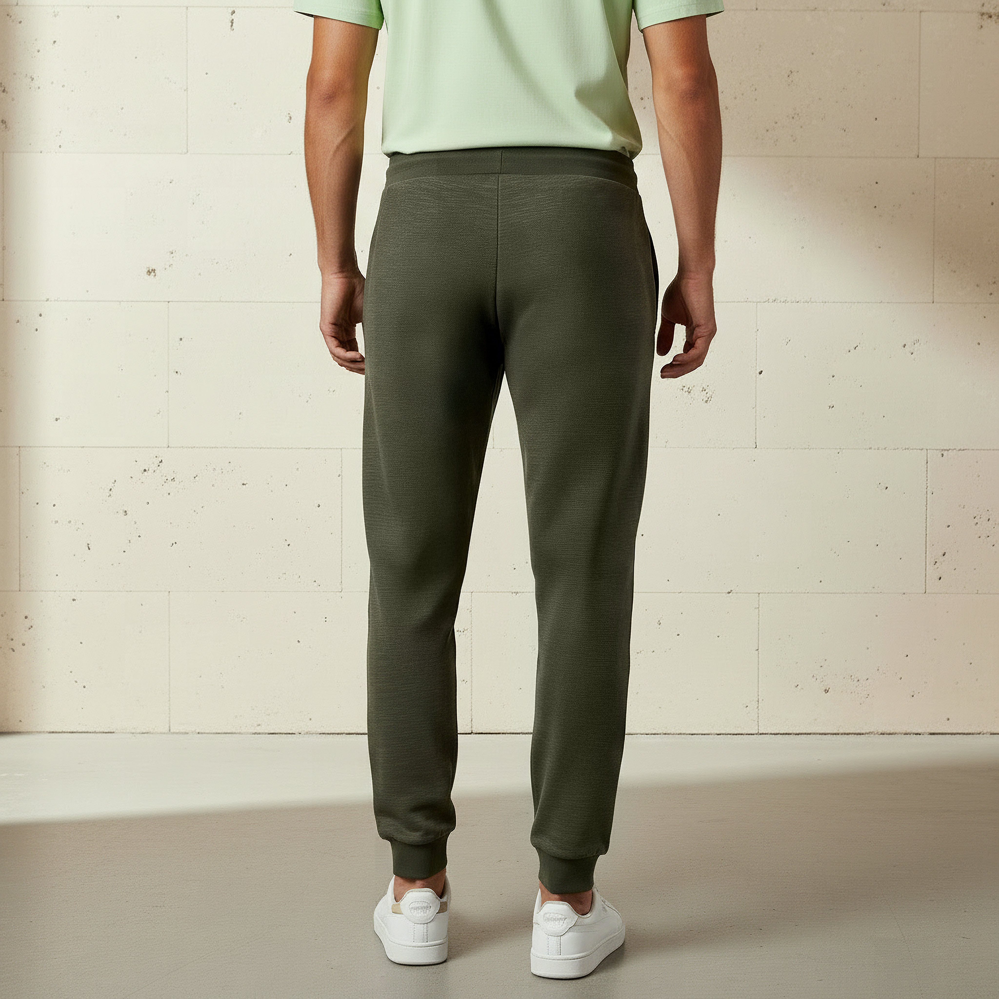 بنطلون رياضي رجالي بقصة عادية ورباط خصر-men-clothing-sportswearandactivewear-bottoms-joggers-image-4