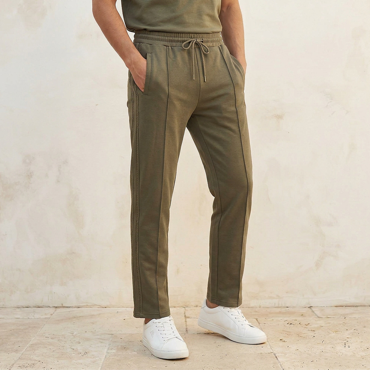 بنطلون رياضي بخصر برباط من كابا-men-clothing-sportswearandactivewear-bottoms-joggers-image-1