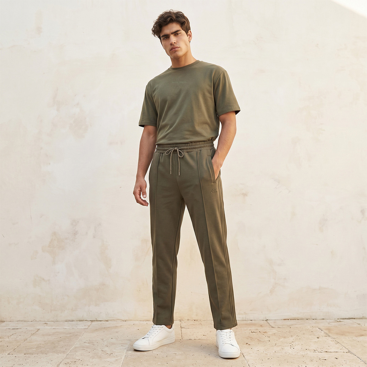 بنطلون رياضي بخصر برباط من كابا-men-clothing-sportswearandactivewear-bottoms-joggers-image-3