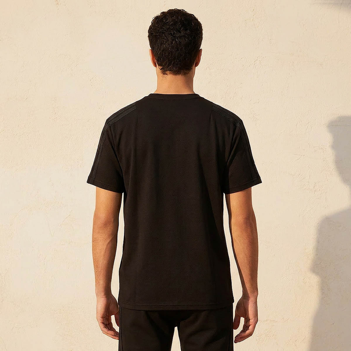تيشيرت بتطريزات شعار من كابا-men-clothing-sportswearandactivewear-tshirtsandpolos-image-4