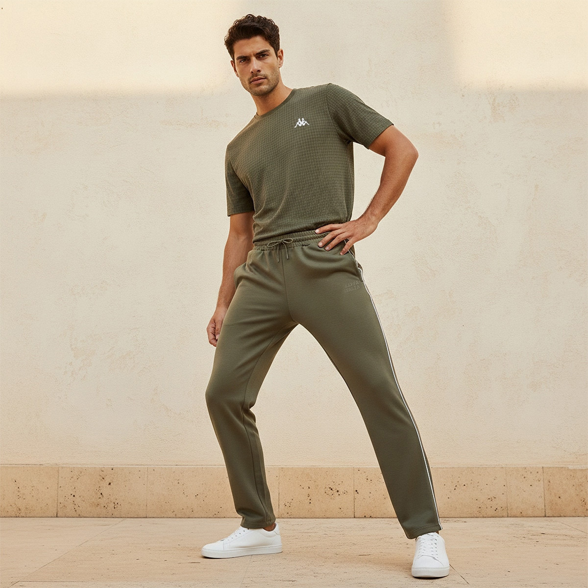 بنطلون رياضي ناعم الملمس بخصر برباط من كابا-men-clothing-sportswearandactivewear-bottoms-joggers-image-3