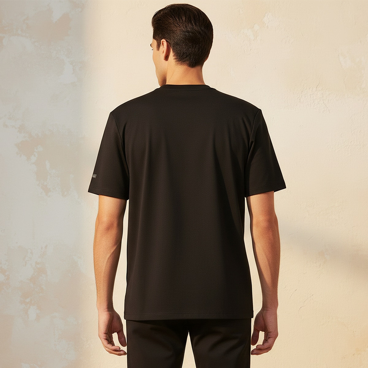 تيشيرت قابل للتمدد في اتجاهين من لاف بانجولين-men-clothing-sportswearandactivewear-tshirtsandpolos-image-4