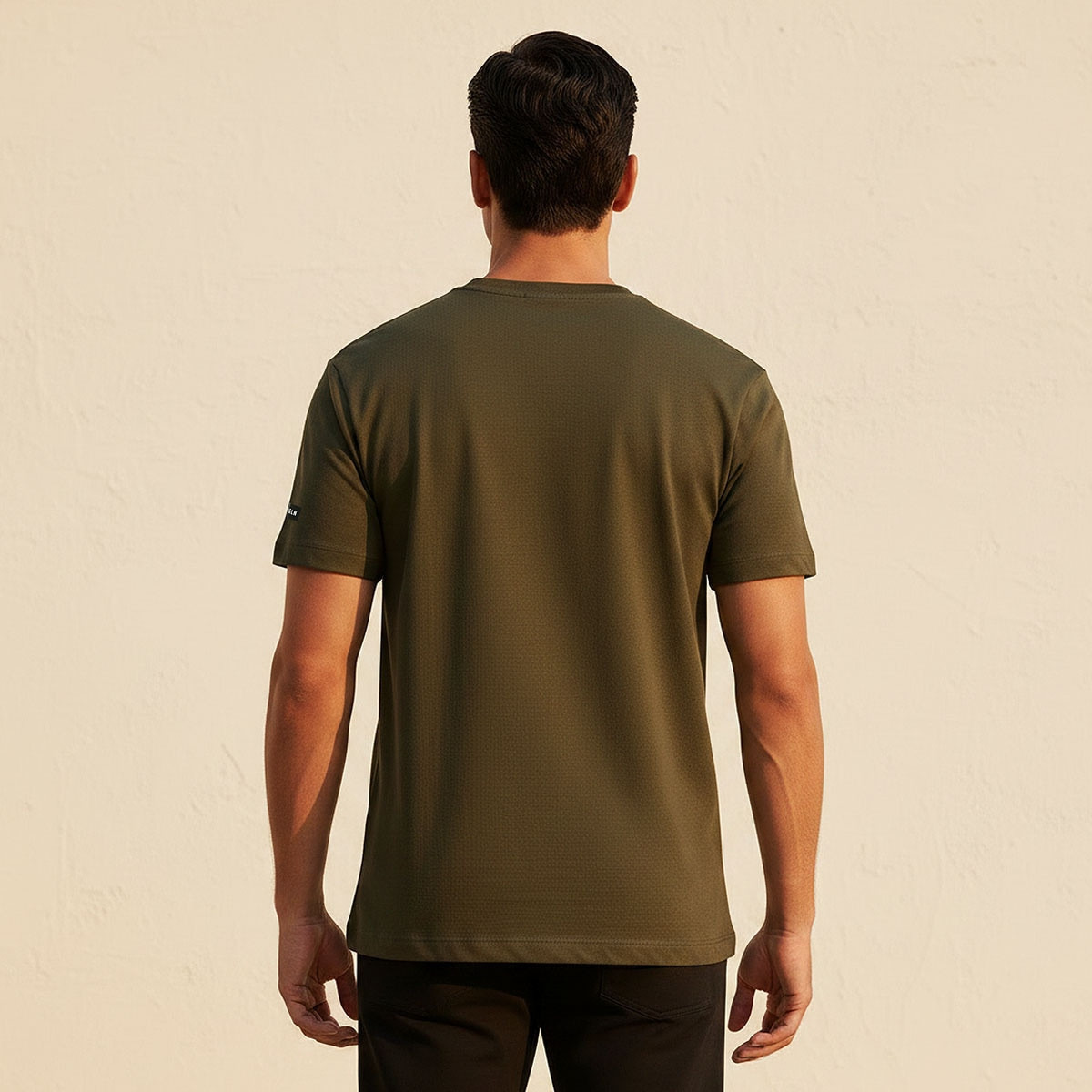 تيشيرت قابل للتمدد في اتجاهين من لاف بانجولين-men-clothing-sportswearandactivewear-tshirtsandpolos-image-4