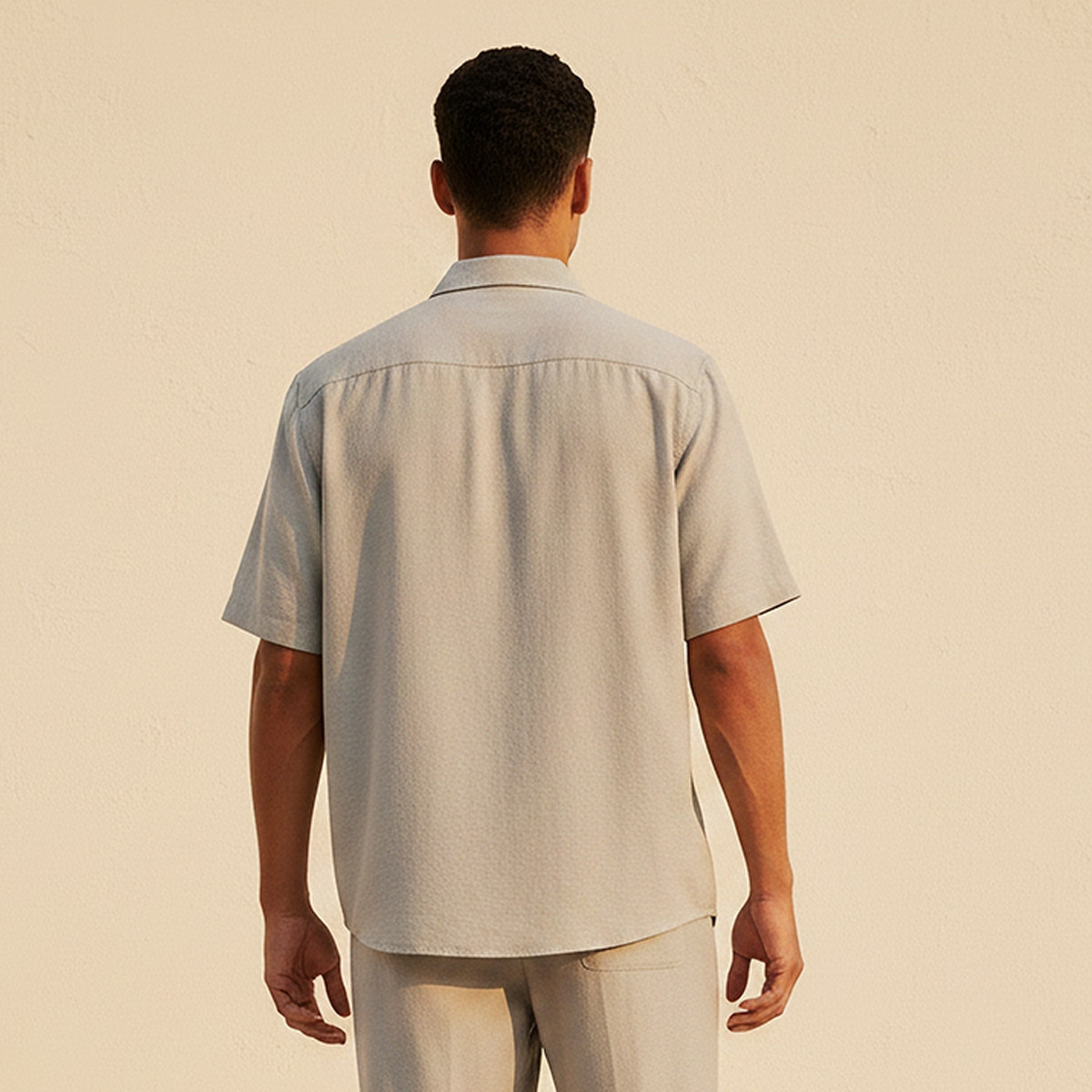 قميص بقصّة مريحة وياقة عادية وأكمام قصيرة من لاف بانجولين-men-clothing-shirts-image-4