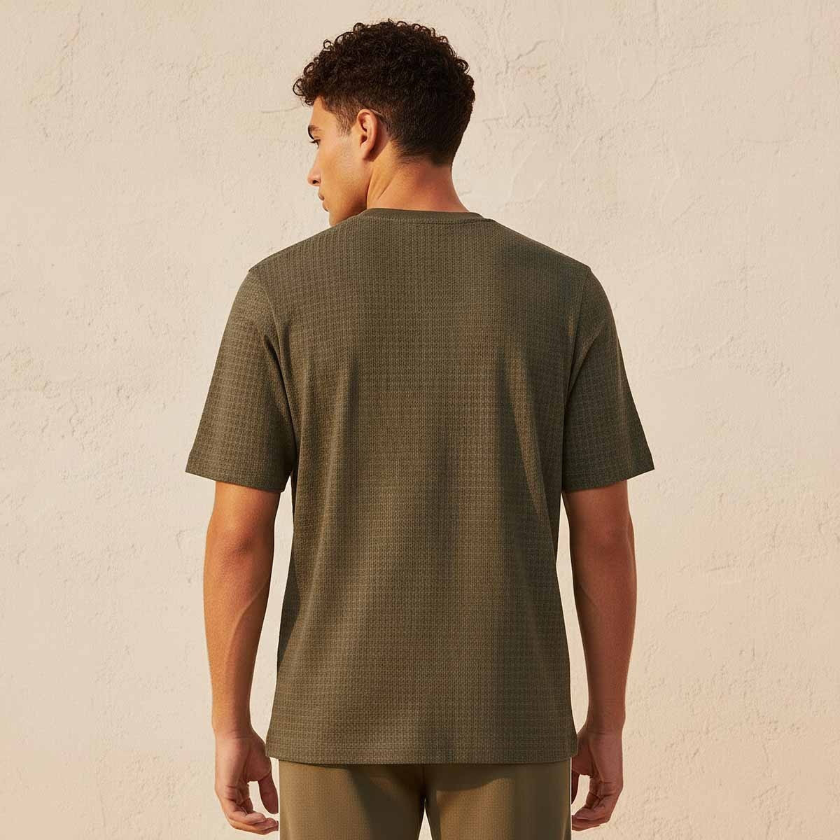 تيشيرت بارز الملمس بياقة ضيقة وأكمام قصيرة من كابا-men-clothing-tshirtsandpolos-tshirts-image-4