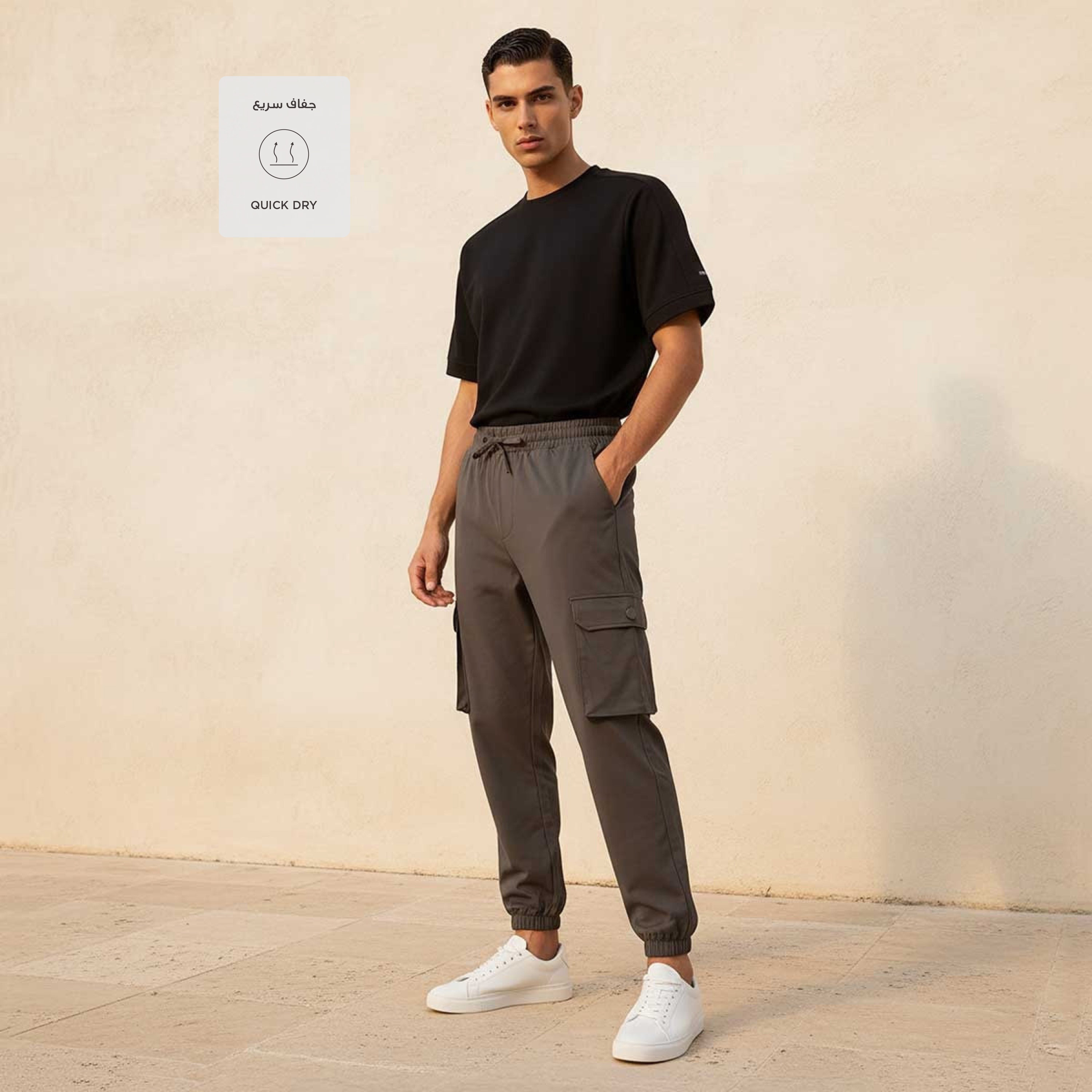 بنطلون رياضي كارجو بخصر رباط وطبعات لوف بانجولين-men-clothing-sportswearandactivewear-bottoms-joggers-image-7