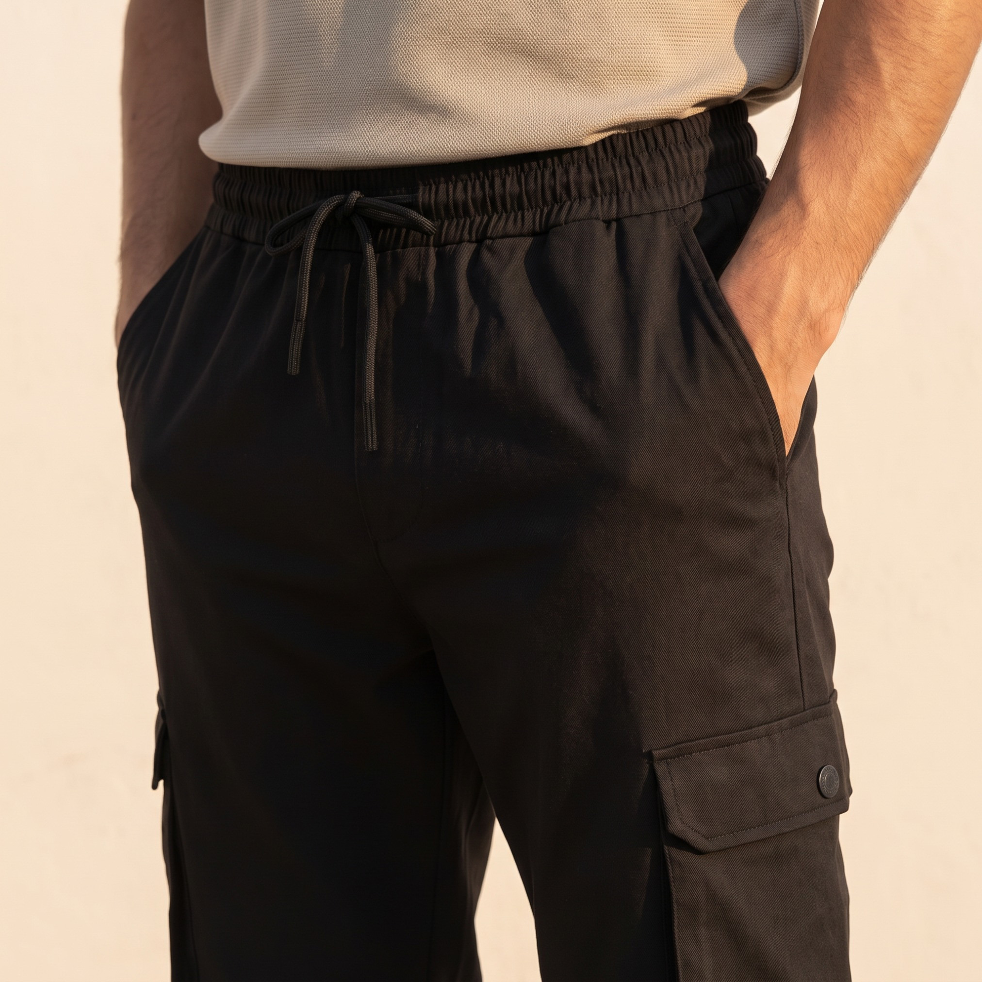 بنطلون رياضي كارجو بخصر رباط وطبعات لوف بانجولين-men-clothing-sportswearandactivewear-bottoms-joggers-image-2