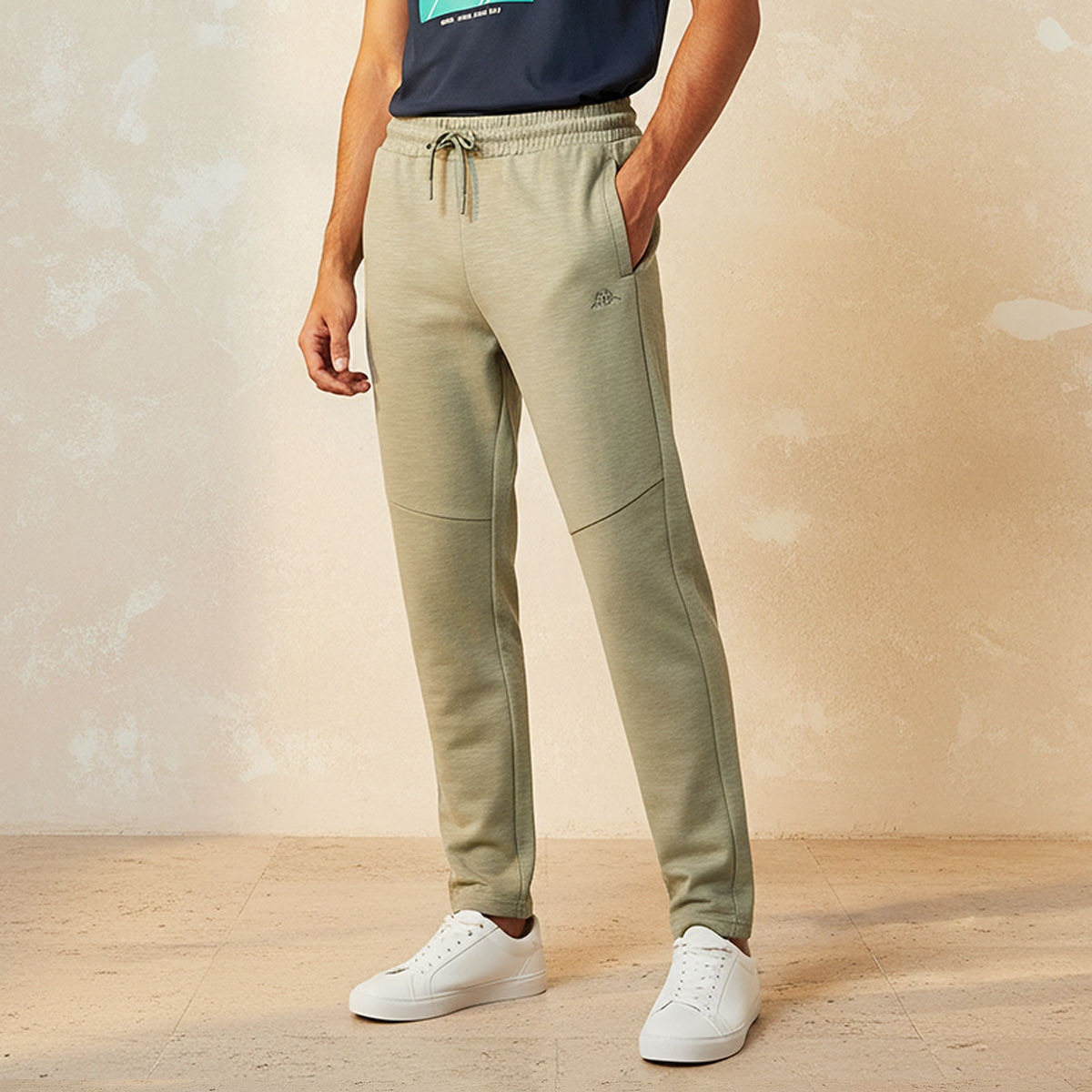 بنطلون رياضي بجيوب من كابا-men-clothing-sportswearandactivewear-bottoms-joggers-image-1