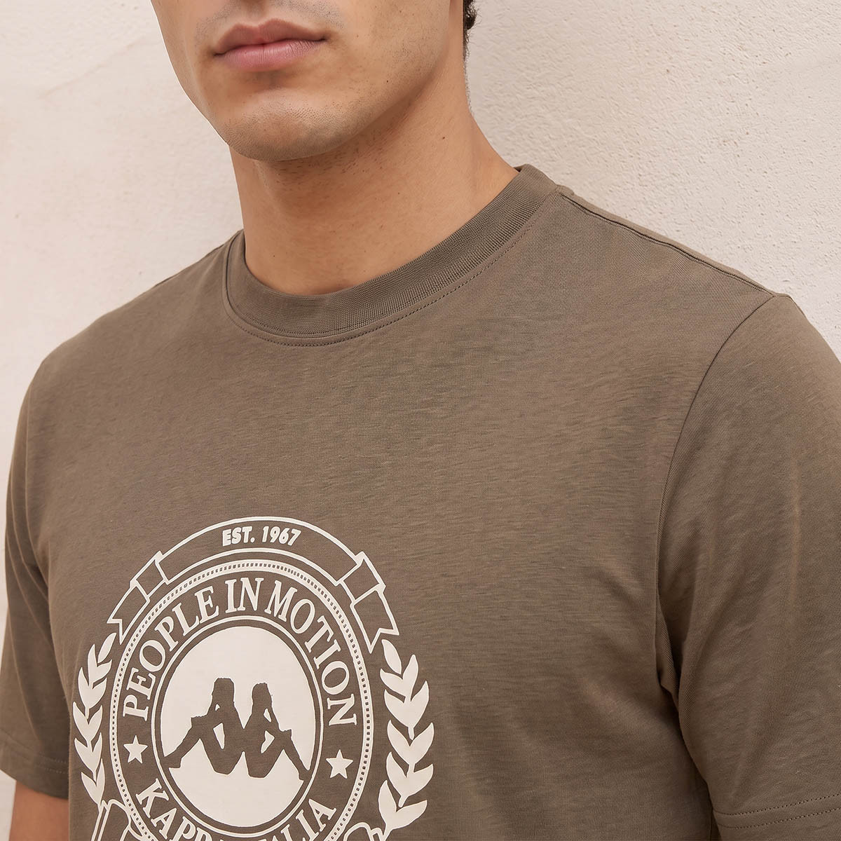 تيشيرت بطبعات غير مطاطي من كابا-men-clothing-sportswearandactivewear-tshirtsandpolos-image-5