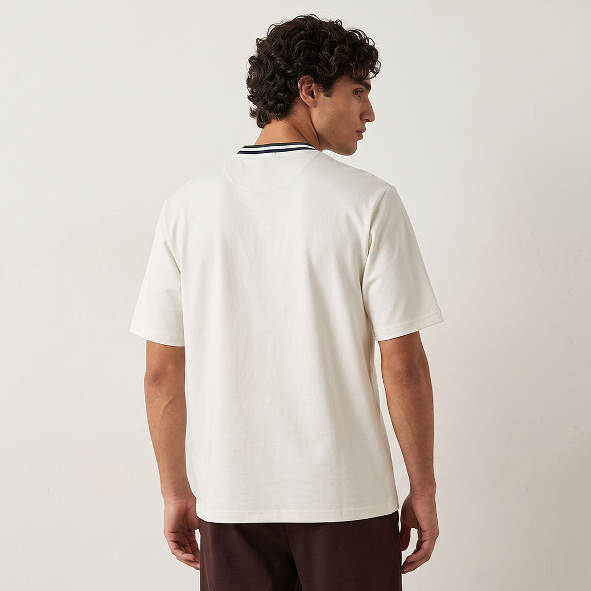 تيشيرت بخطوط بارزة من كابا-men-clothing-sportswearandactivewear-tshirtsandpolos-image-3