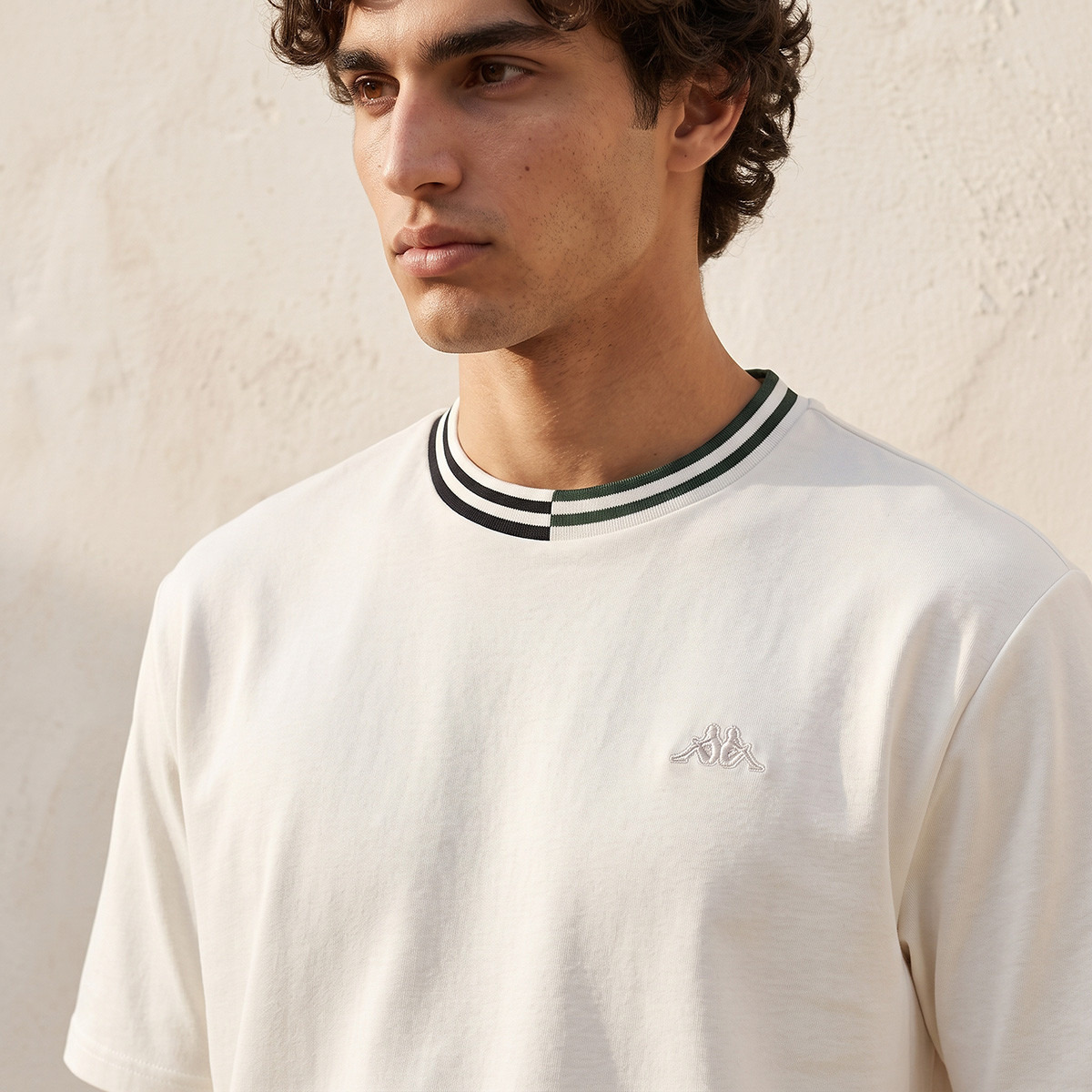تيشيرت بخطوط بارزة من كابا-men-clothing-sportswearandactivewear-tshirtsandpolos-image-4
