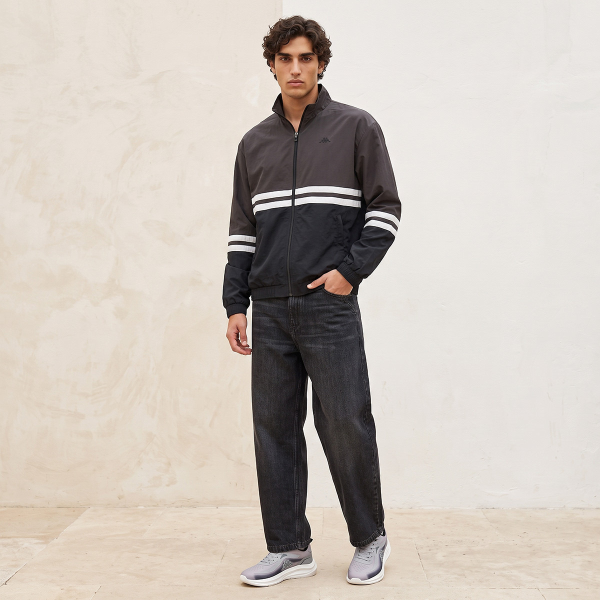 جاكيت بقوالب ملونة وياقة عالية من كابا-men-clothing-jacketsandblazers-jackets-image-2