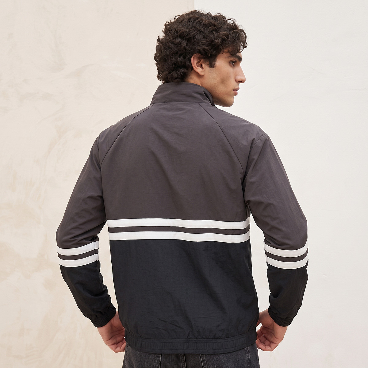جاكيت بقوالب ملونة وياقة عالية من كابا-men-clothing-jacketsandblazers-jackets-image-3