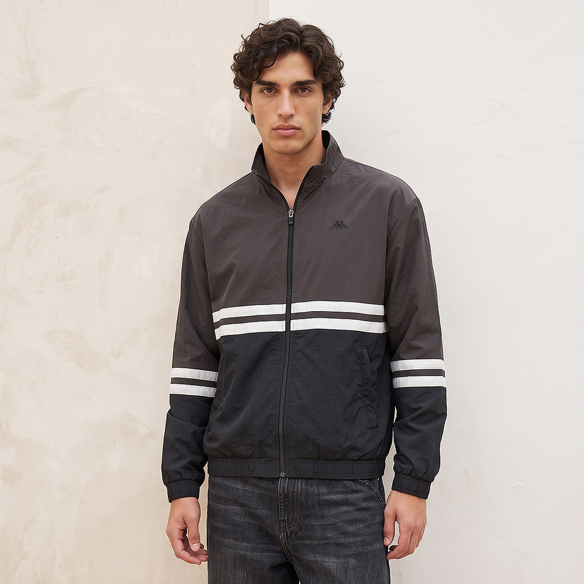 جاكيت بقوالب ملونة وياقة عالية من كابا-men-clothing-jacketsandblazers-jackets-image-6