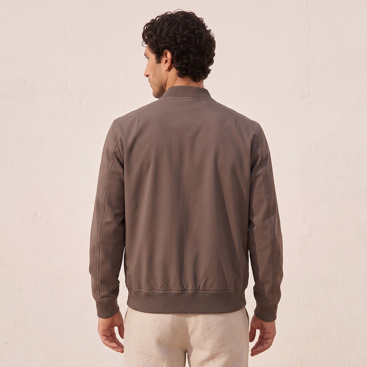 جاكيت منفوخ بجيوب من بانجولين لوف-men-clothing-jacketsandblazers-jackets-image-4
