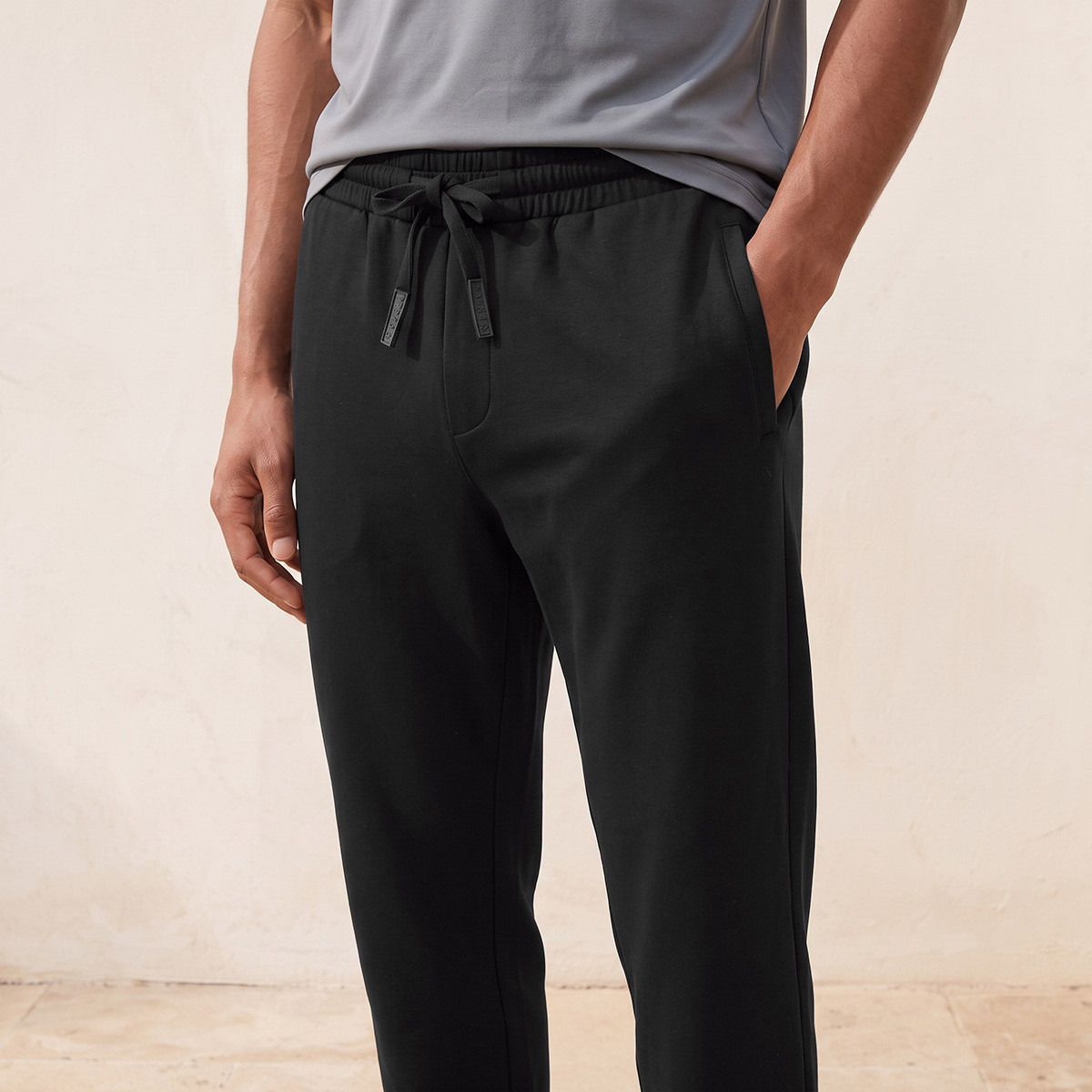 بنطلون رياضي قابل للتمدد في اتجاهين من لوف بانجولين-men-clothing-sportswearandactivewear-bottoms-joggers-image-4
