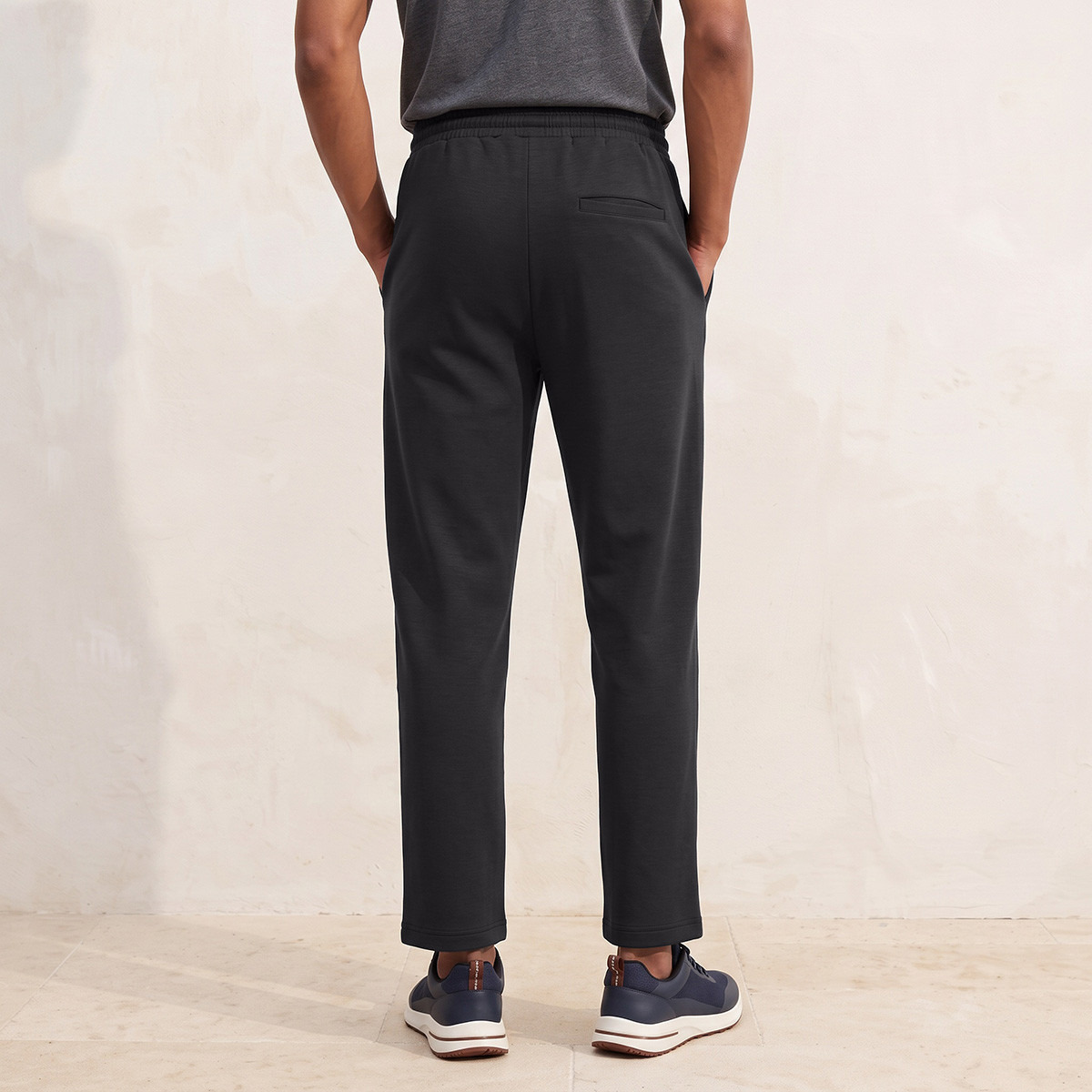 بنطلون رياضي قابل للتمدد في اتجاهين من لوف بانجولين-men-clothing-sportswearandactivewear-bottoms-joggers-image-3