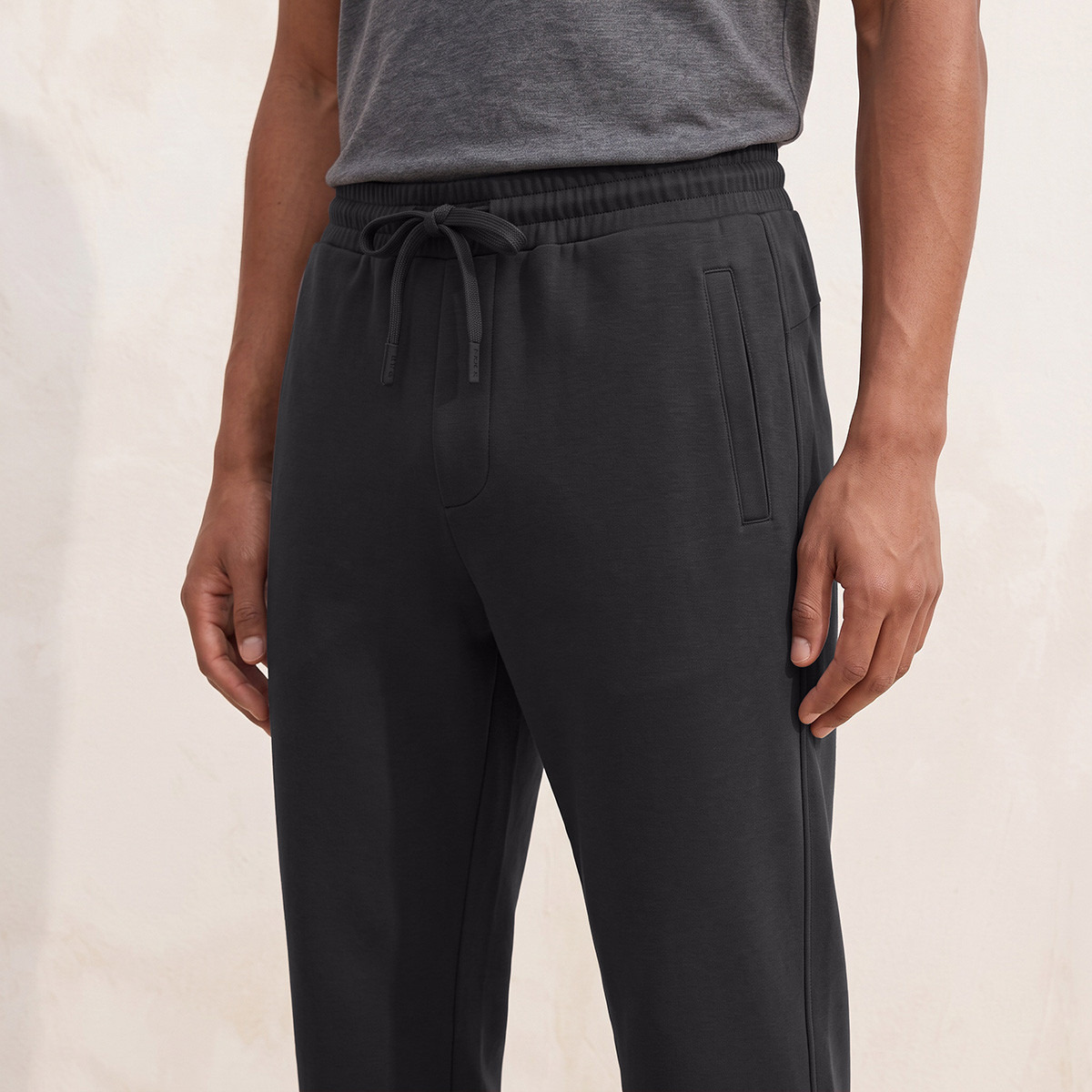بنطلون رياضي قابل للتمدد في اتجاهين من لوف بانجولين-men-clothing-sportswearandactivewear-bottoms-joggers-image-4