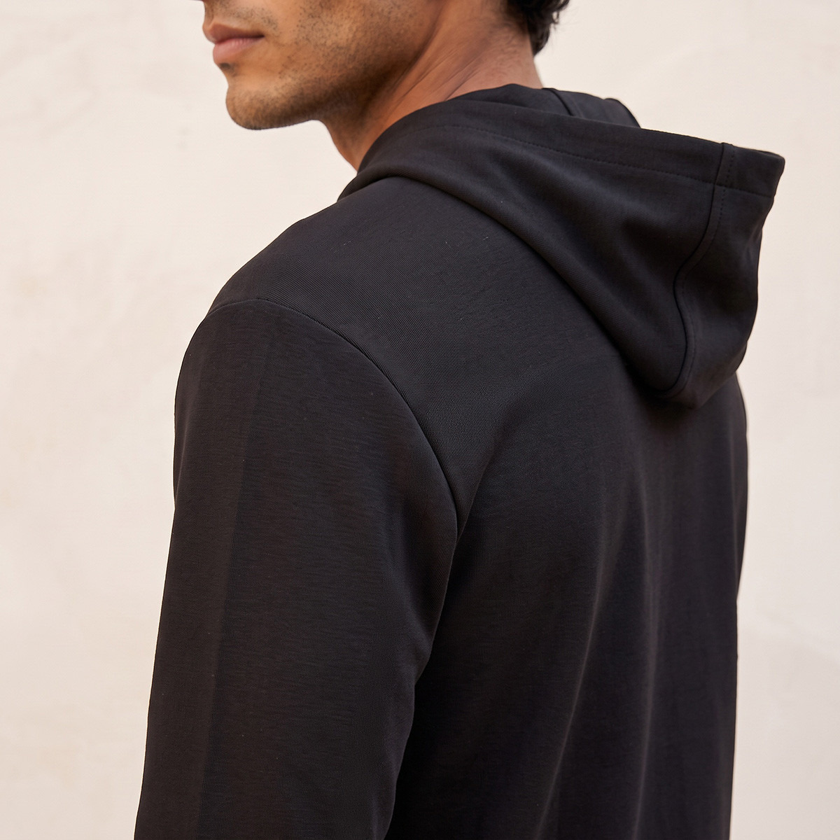 هودي قابل للتمدد في اتجاهين من لوف بانجولين-men-winterwear-hoodiesandsweatshirts-image-4