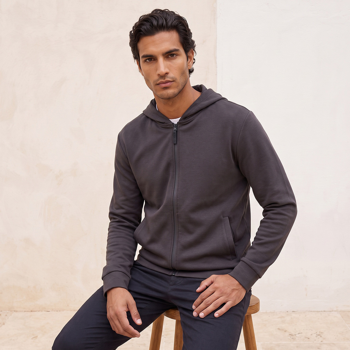 هودي قابل للتمدد في اتجاهين من لوف بانجولين-men-winterwear-hoodiesandsweatshirts-image-1