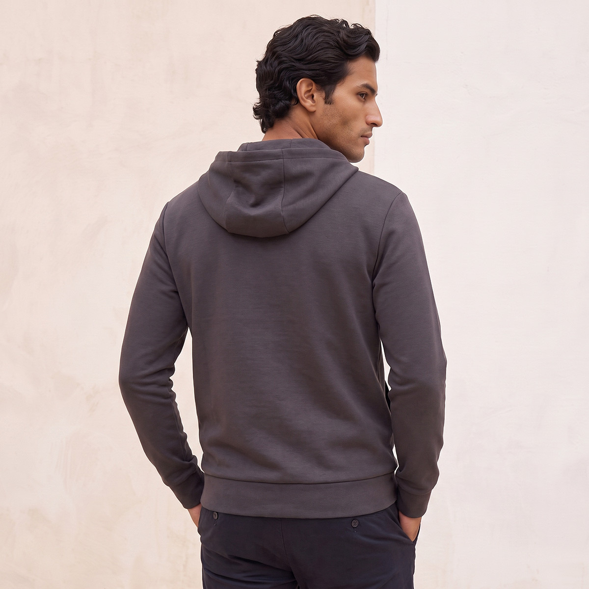 هودي قابل للتمدد في اتجاهين من لوف بانجولين-men-winterwear-hoodiesandsweatshirts-image-3
