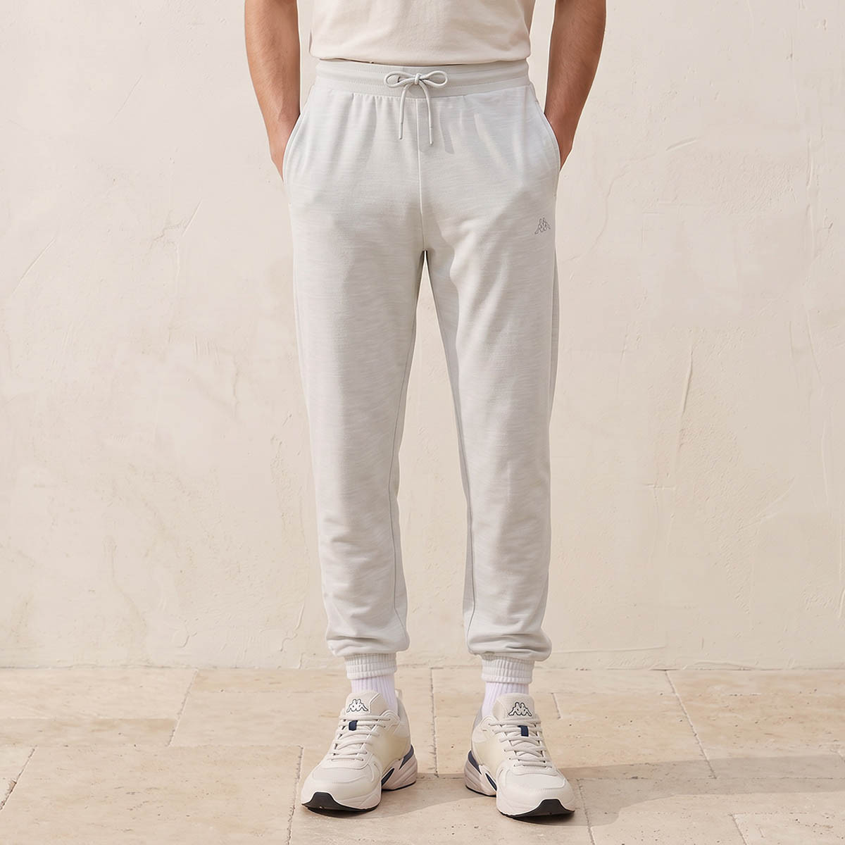 بنطلون رياضي قابل للتمدد في اتجاهين من كابا-men-clothing-sportswearandactivewear-bottoms-joggers-image-1
