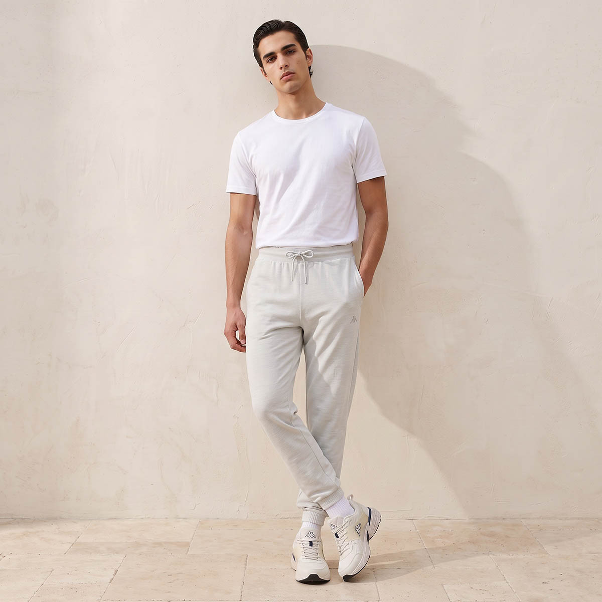 بنطلون رياضي قابل للتمدد في اتجاهين من كابا-men-clothing-sportswearandactivewear-bottoms-joggers-image-3