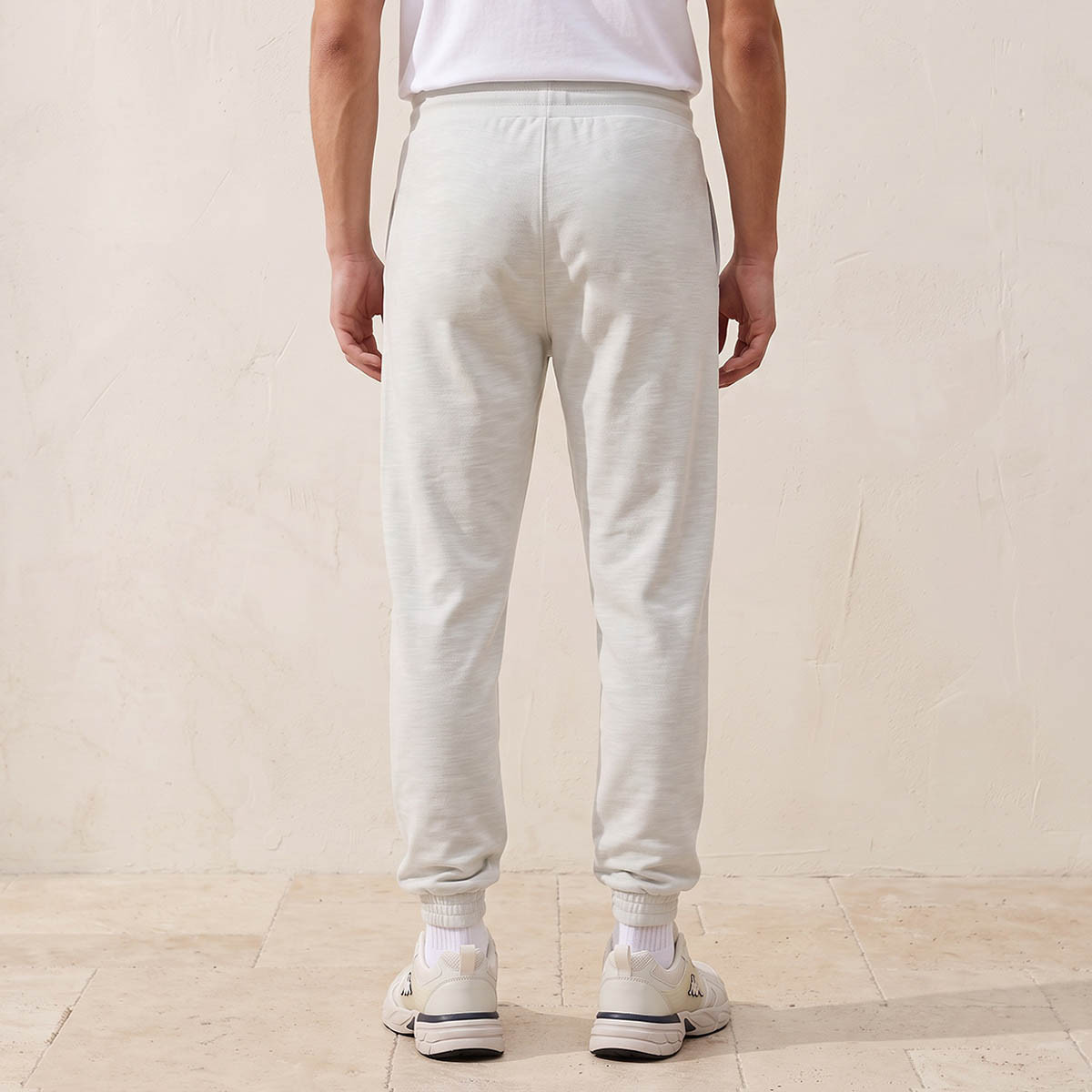 بنطلون رياضي قابل للتمدد في اتجاهين من كابا-men-clothing-sportswearandactivewear-bottoms-joggers-image-4