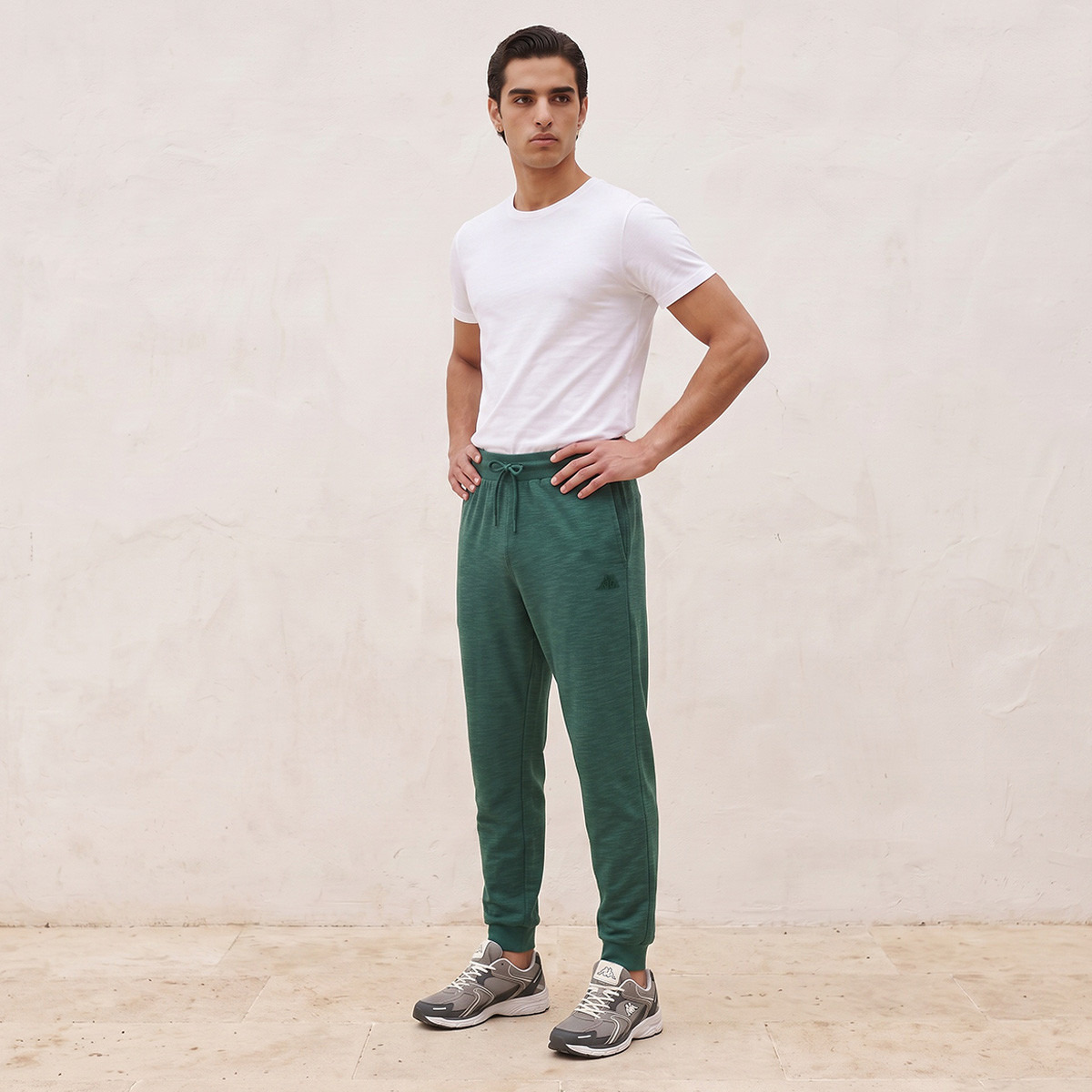 بنطلون رياضي قابل للتمدد في اتجاهين من كابا-men-clothing-sportswearandactivewear-bottoms-joggers-image-5