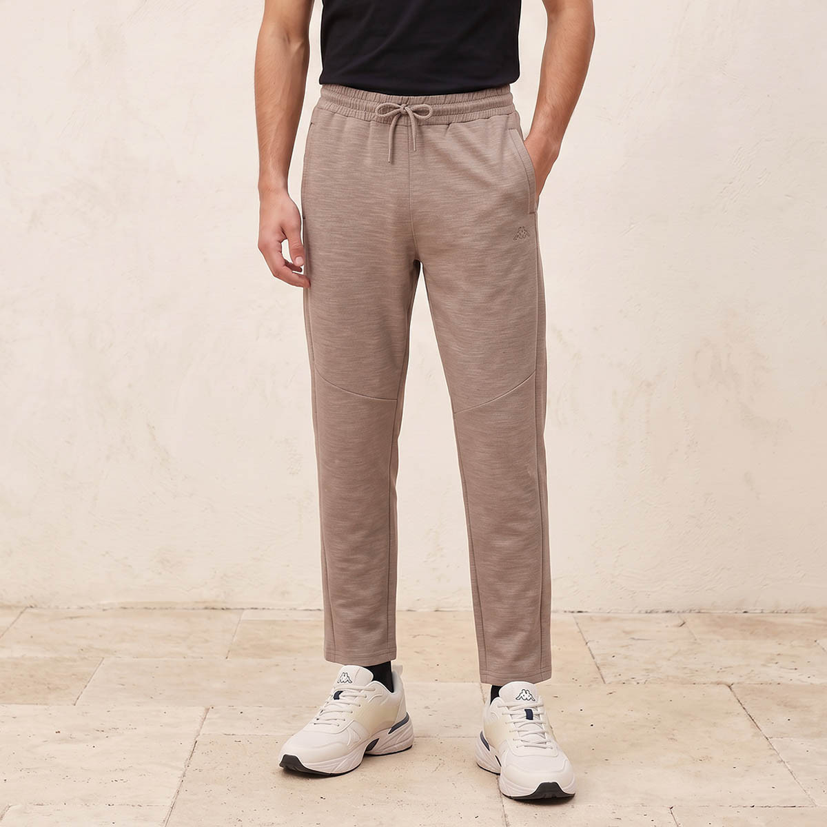 بنطلون رياضي قابل للتمدد في اتجاهين من كابا-men-clothing-sportswearandactivewear-bottoms-joggers-image-1