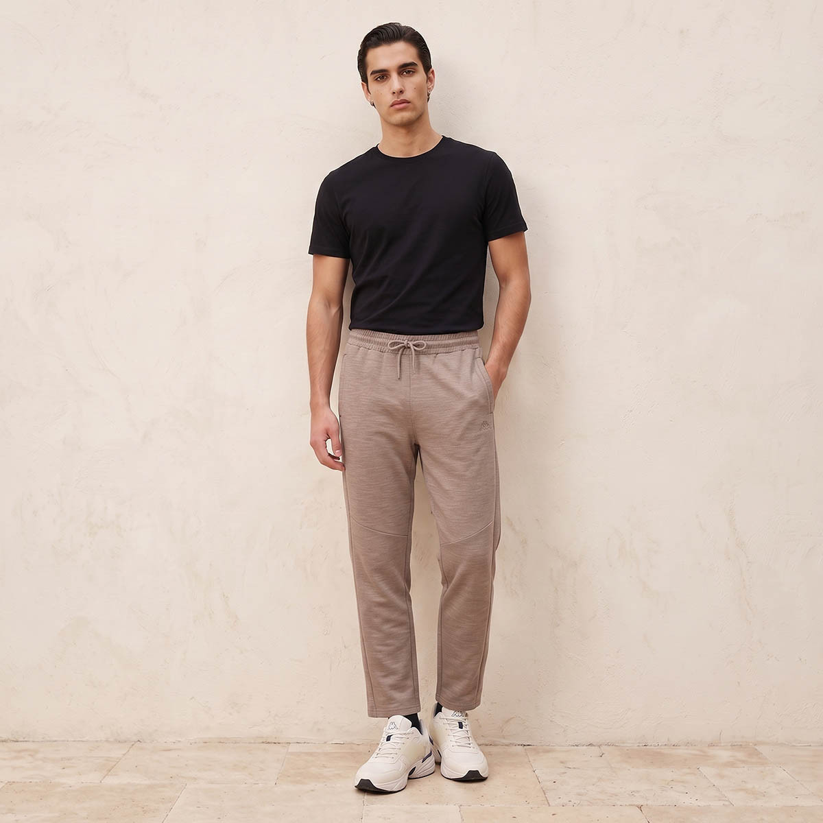 بنطلون رياضي قابل للتمدد في اتجاهين من كابا-men-clothing-sportswearandactivewear-bottoms-joggers-image-3