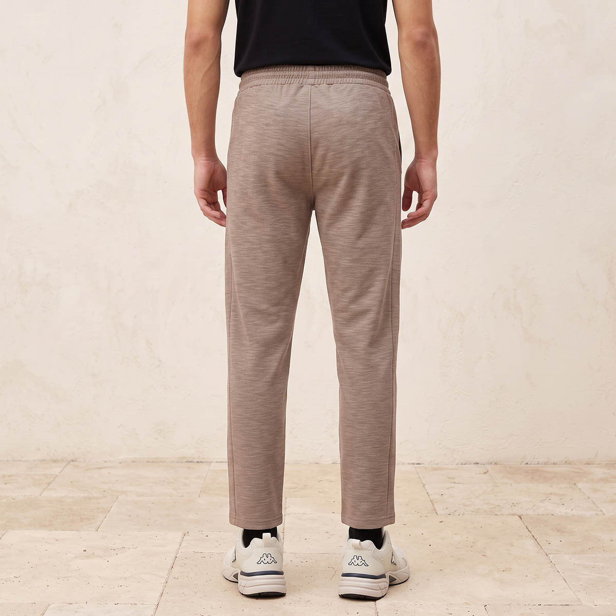 بنطلون رياضي قابل للتمدد في اتجاهين من كابا-men-clothing-sportswearandactivewear-bottoms-joggers-image-4
