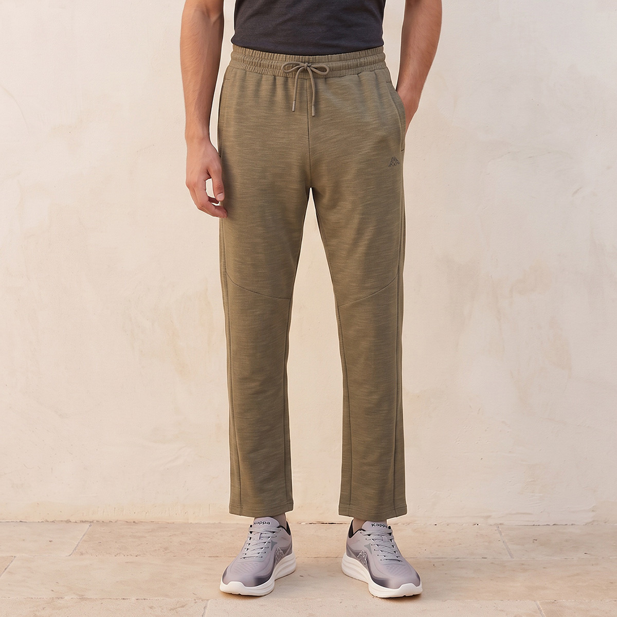بنطلون رياضي قابل للتمدد في اتجاهين من كابا-men-clothing-sportswearandactivewear-bottoms-joggers-image-1