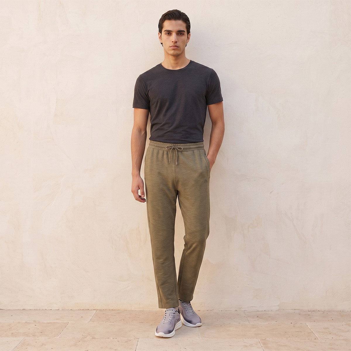 بنطلون رياضي قابل للتمدد في اتجاهين من كابا-men-clothing-sportswearandactivewear-bottoms-joggers-image-2