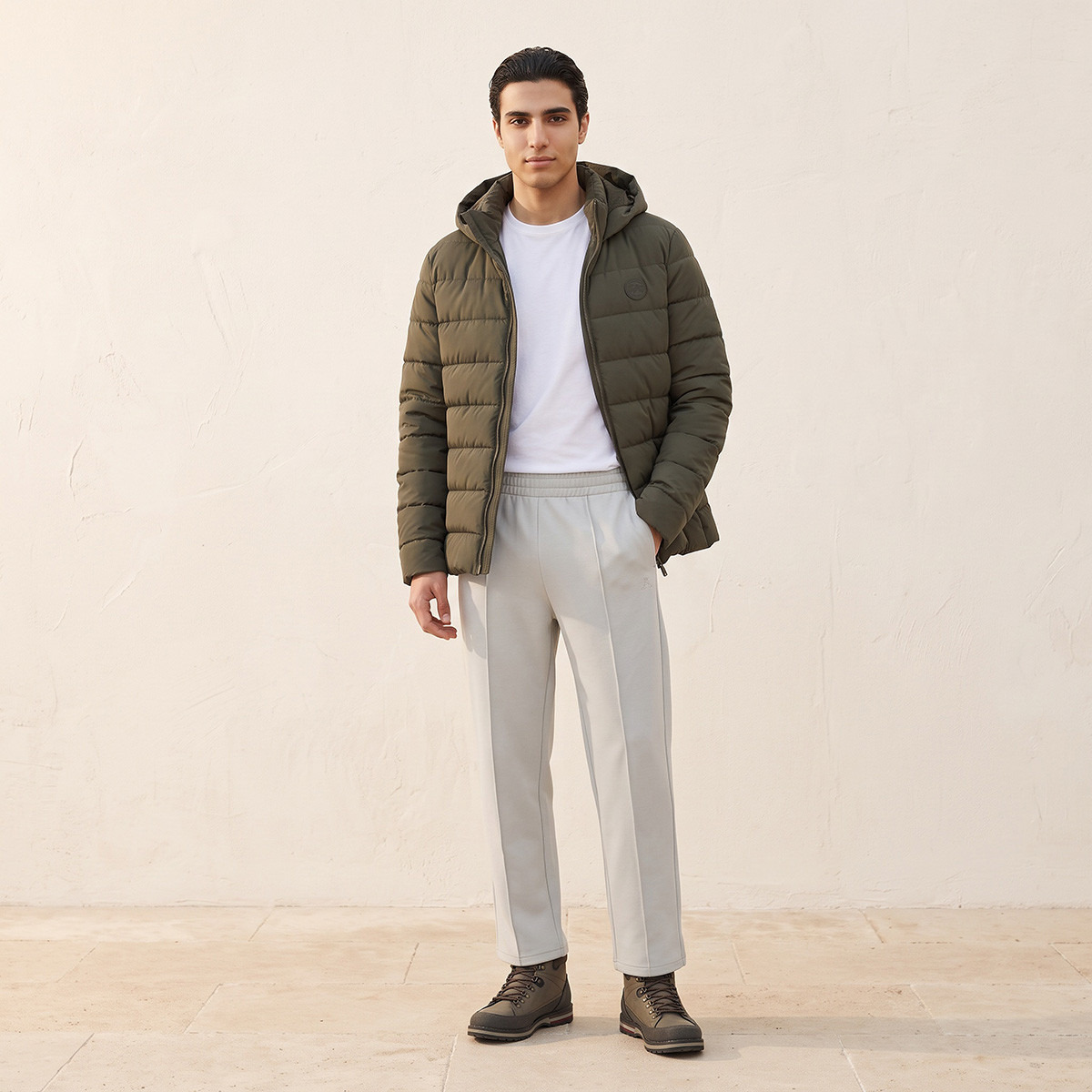 جاكيت منفوخ بغطاء رأس من كابا-men-clothing-jacketsandblazers-jackets-image-2