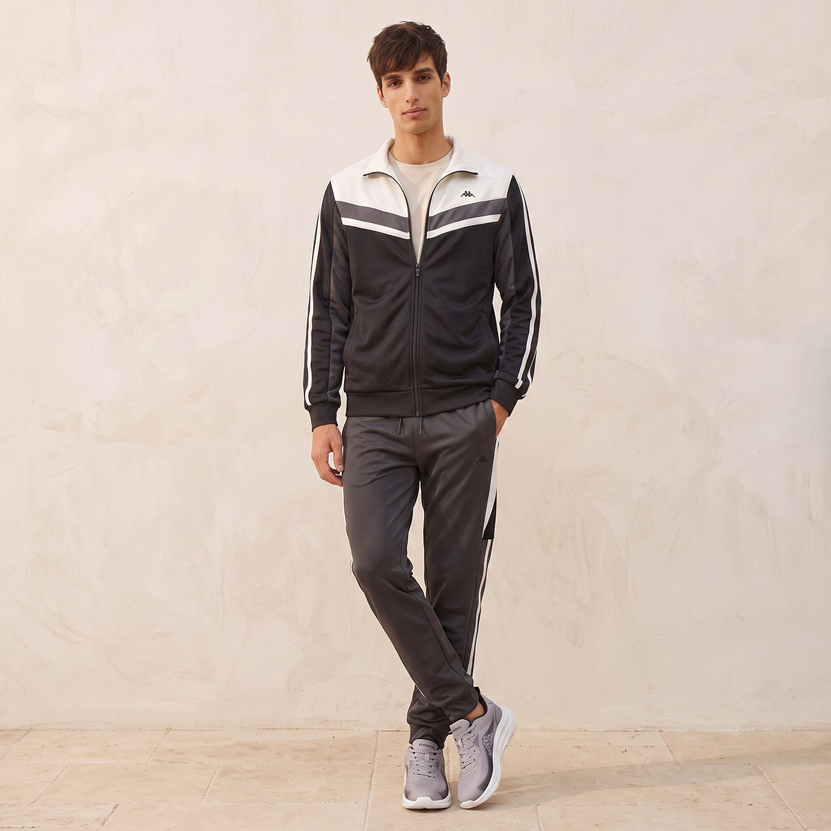بنطلون رياضي بألواح ملونة من كابا-men-clothing-sportswearandactivewear-bottoms-joggers-image-2
