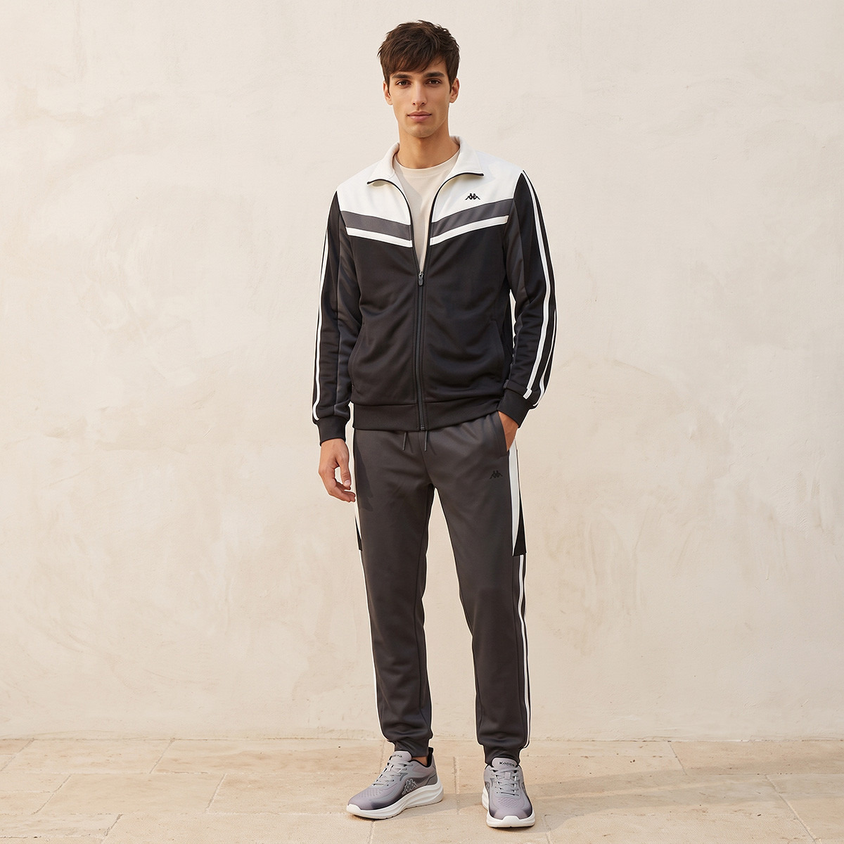 بنطلون رياضي بألواح ملونة من كابا-men-clothing-sportswearandactivewear-bottoms-joggers-image-5
