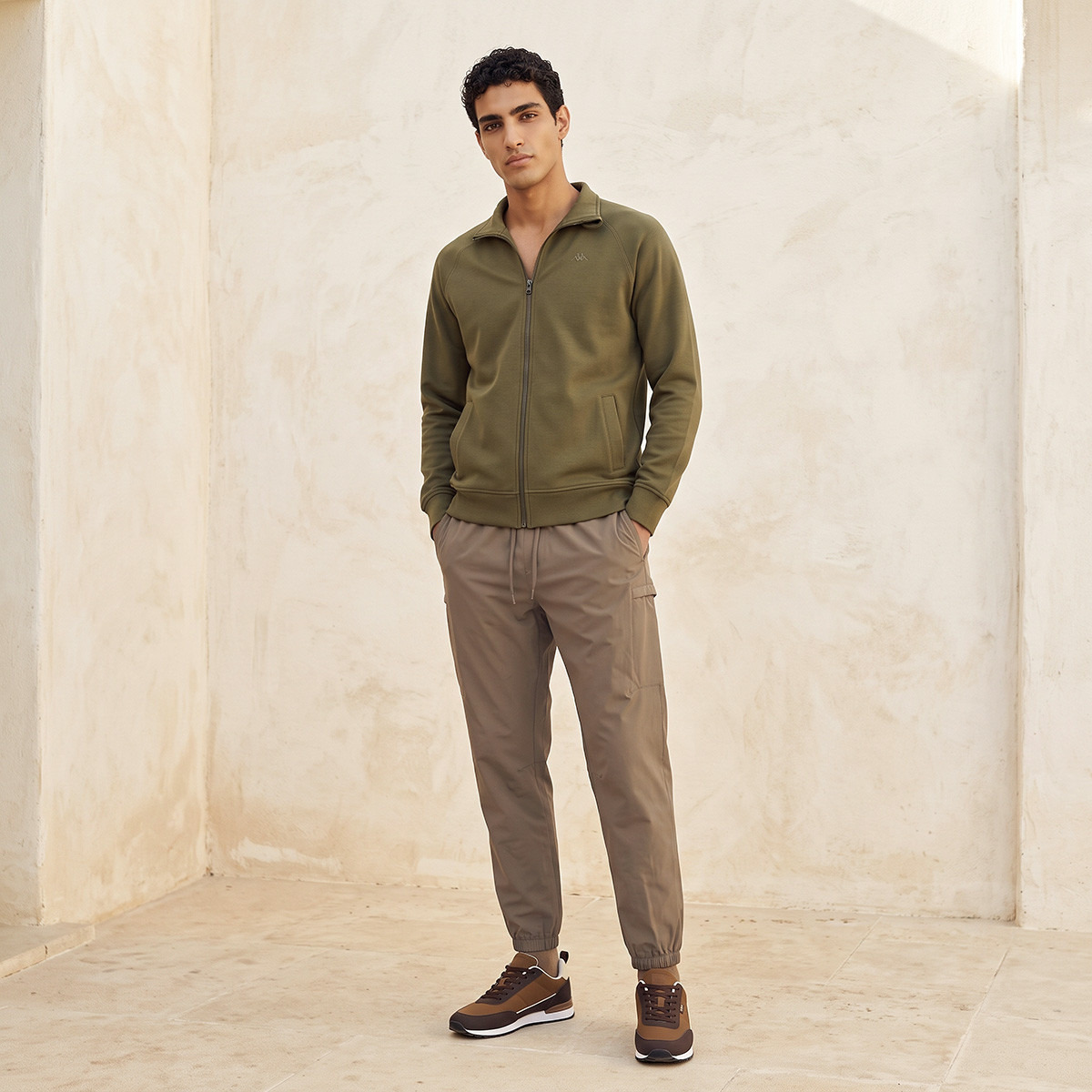 بنطلون رياضي كارجو قابل للتمدد في اتجاهين من كابا-men-clothing-sportswearandactivewear-bottoms-joggers-image-2