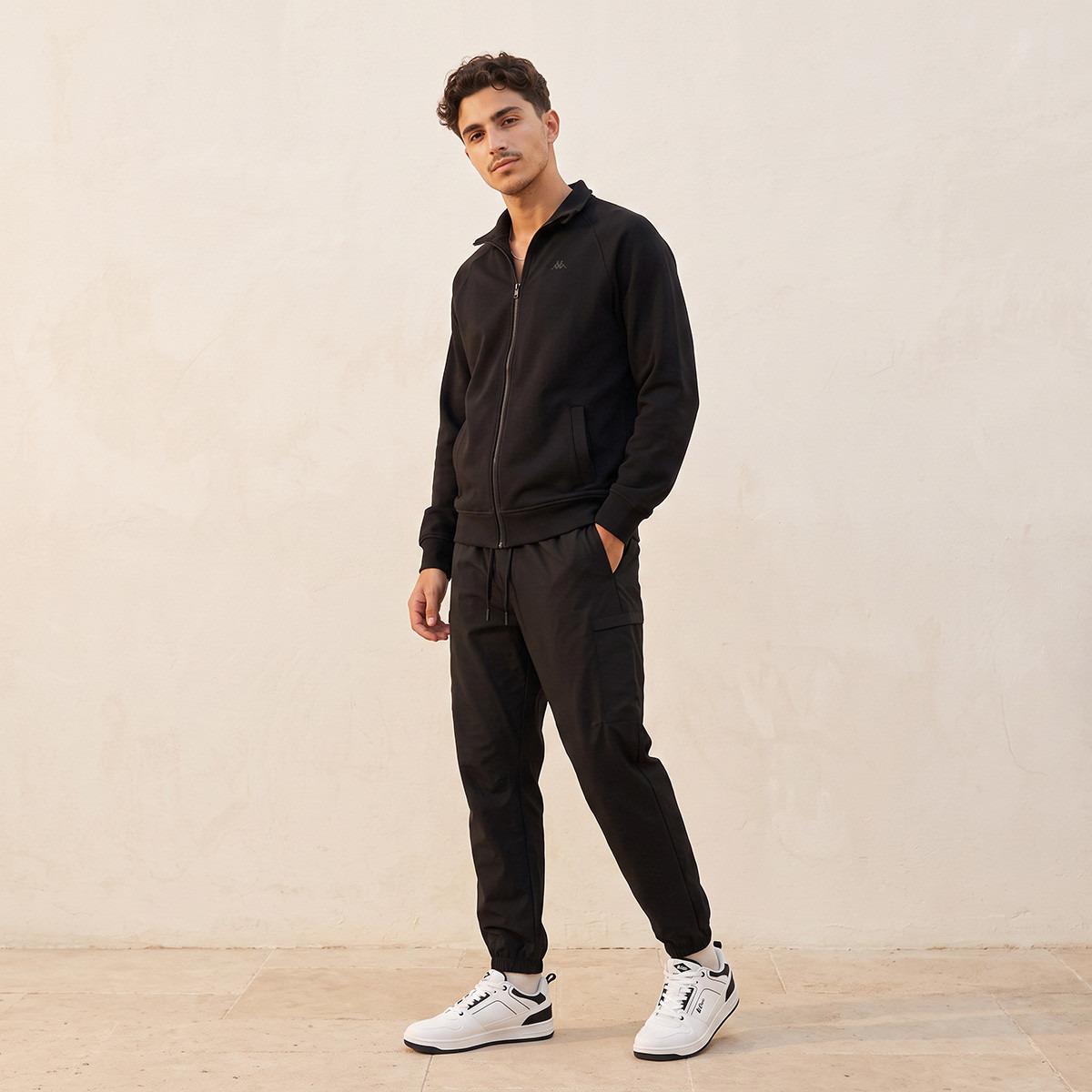 بنطلون رياضي كارجو قابل للتمدد في اتجاهين من كابا-men-clothing-sportswearandactivewear-bottoms-joggers-image-5