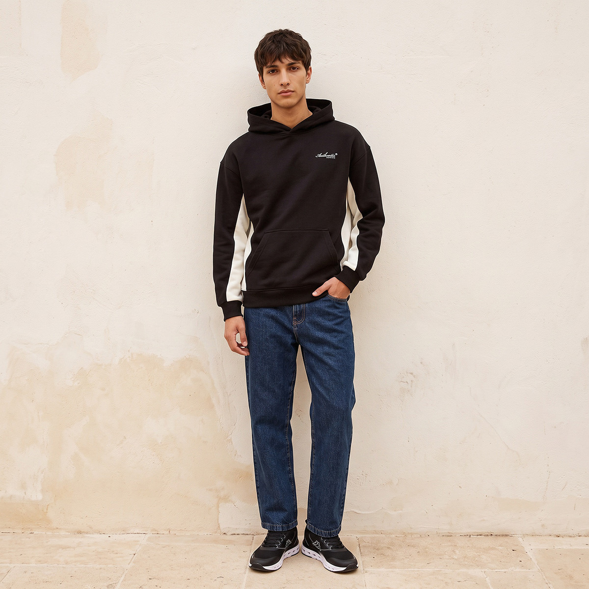 سويت شيرت بطبعات جرافيتي من كابا-men-winterwear-hoodiesandsweatshirts-image-2