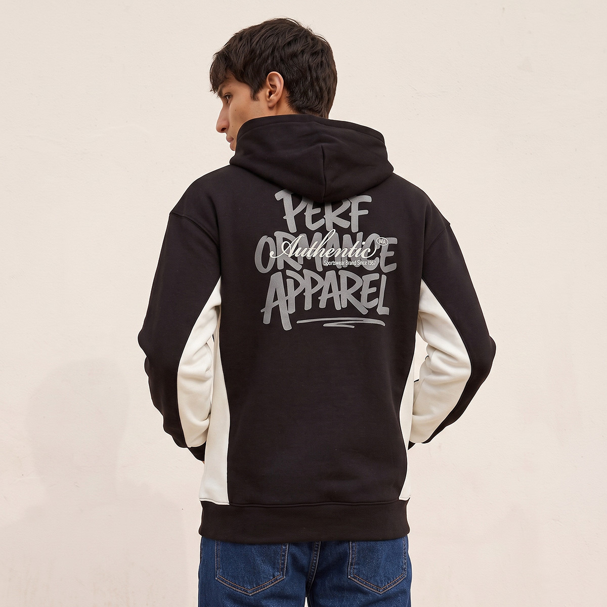 سويت شيرت بطبعات جرافيتي من كابا-men-winterwear-hoodiesandsweatshirts-image-3