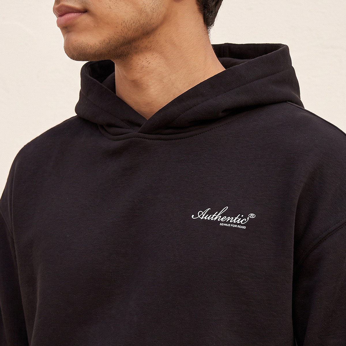 سويت شيرت بطبعات جرافيتي من كابا-men-winterwear-hoodiesandsweatshirts-image-4