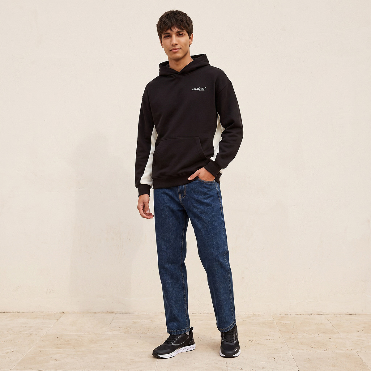 سويت شيرت بطبعات جرافيتي من كابا-men-winterwear-hoodiesandsweatshirts-image-5