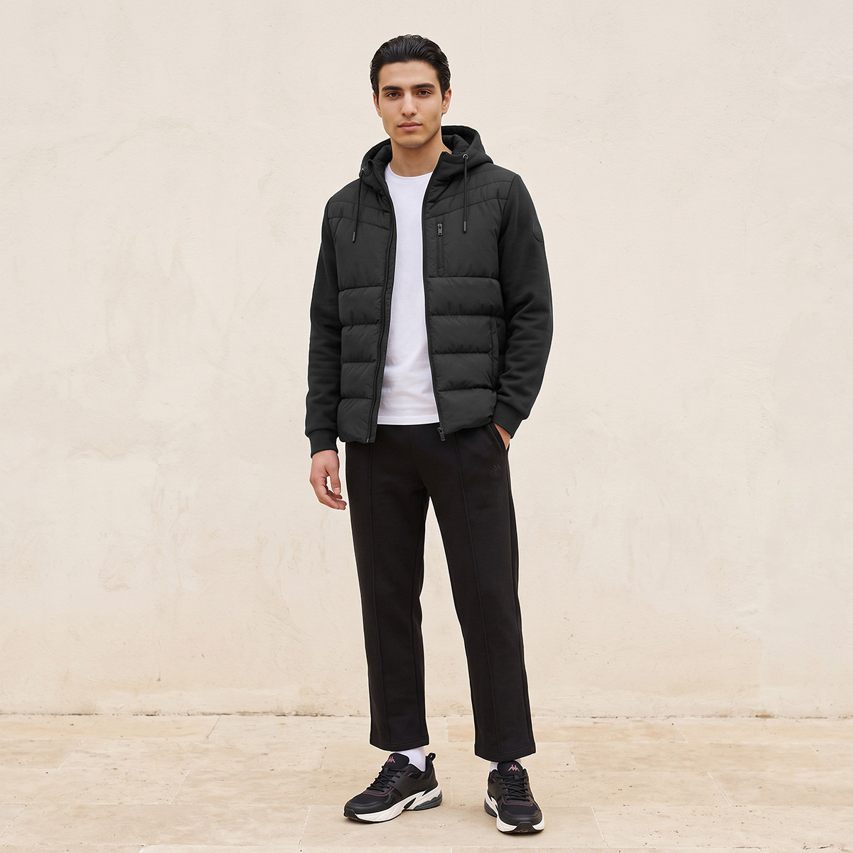 جاكيت منفوخ بغطاء رأس من كابا-men-clothing-jacketsandblazers-jackets-image-2