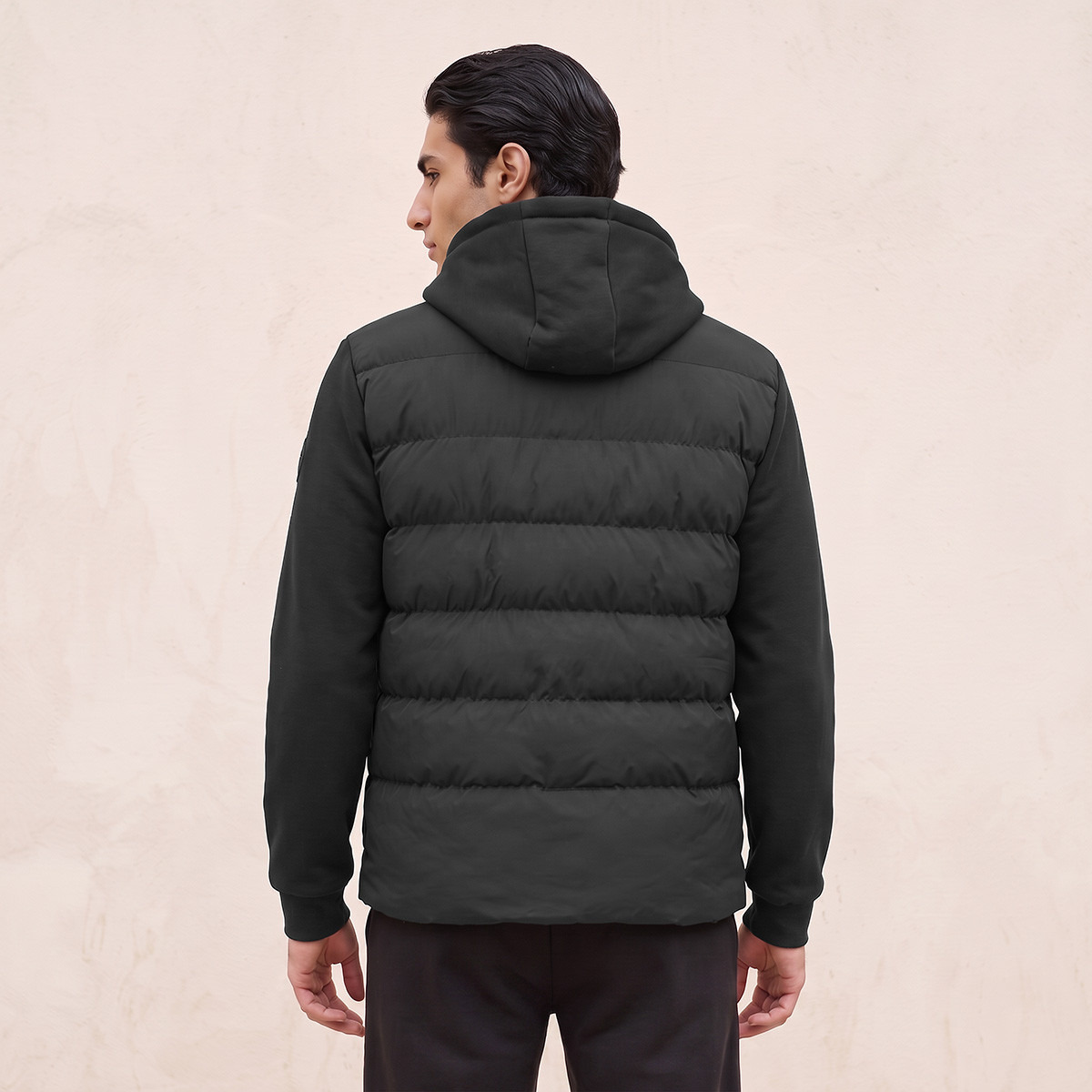جاكيت منفوخ بغطاء رأس من كابا-men-clothing-jacketsandblazers-jackets-image-3